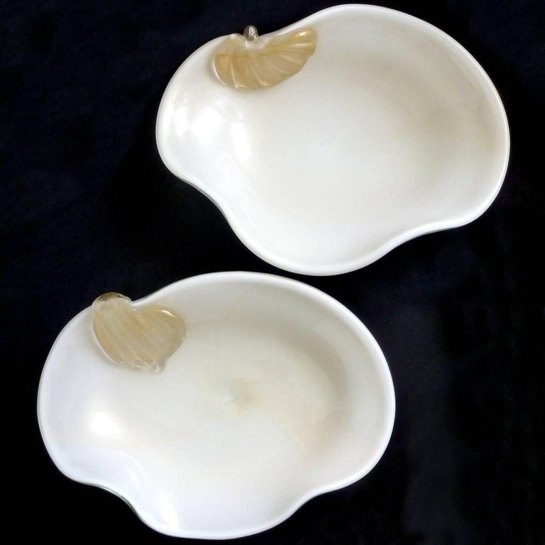 Barbini Murano White Gold Flecks Italian Art Glass Conch Shell Centerpiece Bowl In Good Condition In Kissimmee, FL