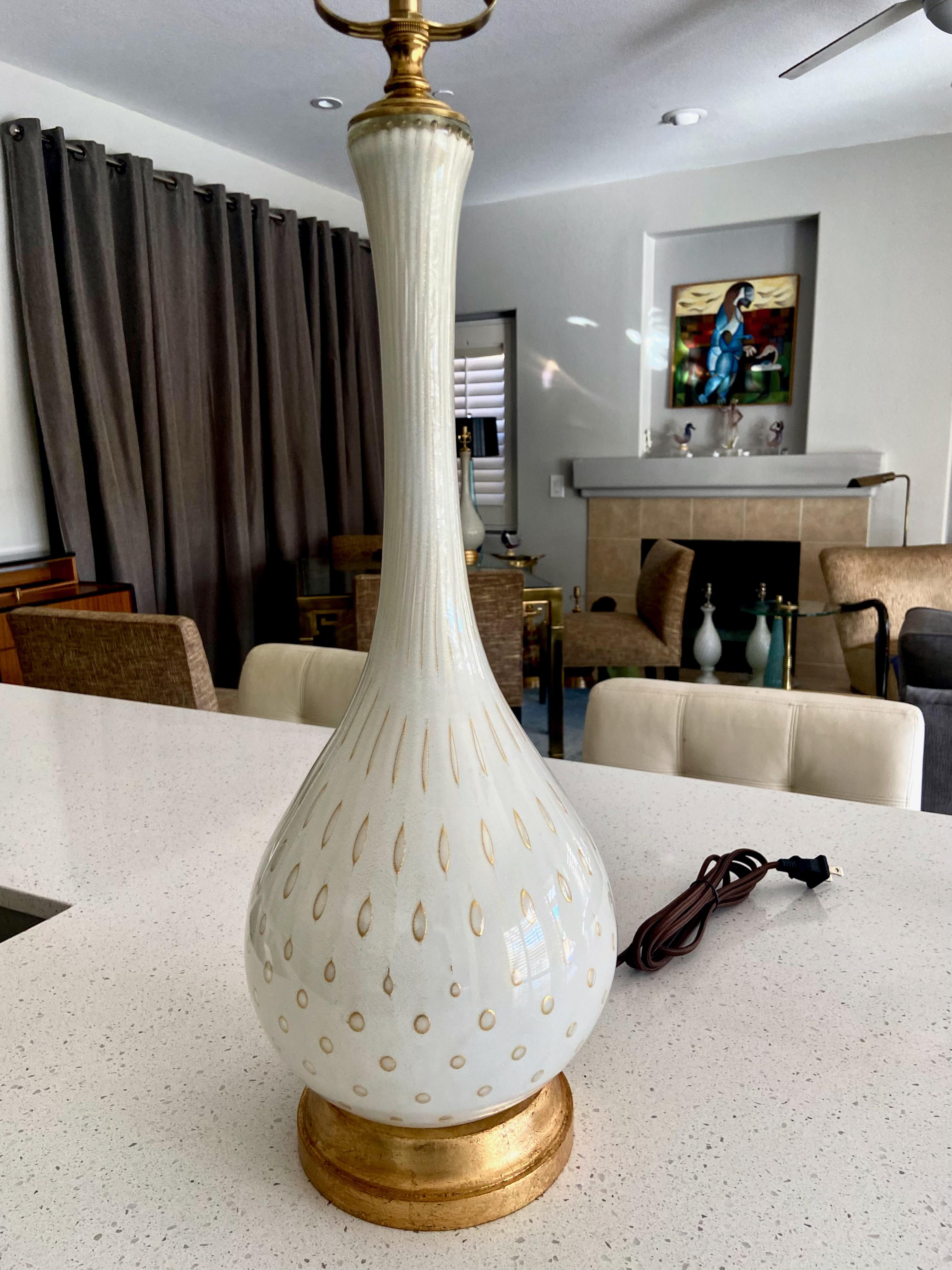 Barbini Murano White Gold Glass Table Lamp In Good Condition For Sale In Palm Springs, CA