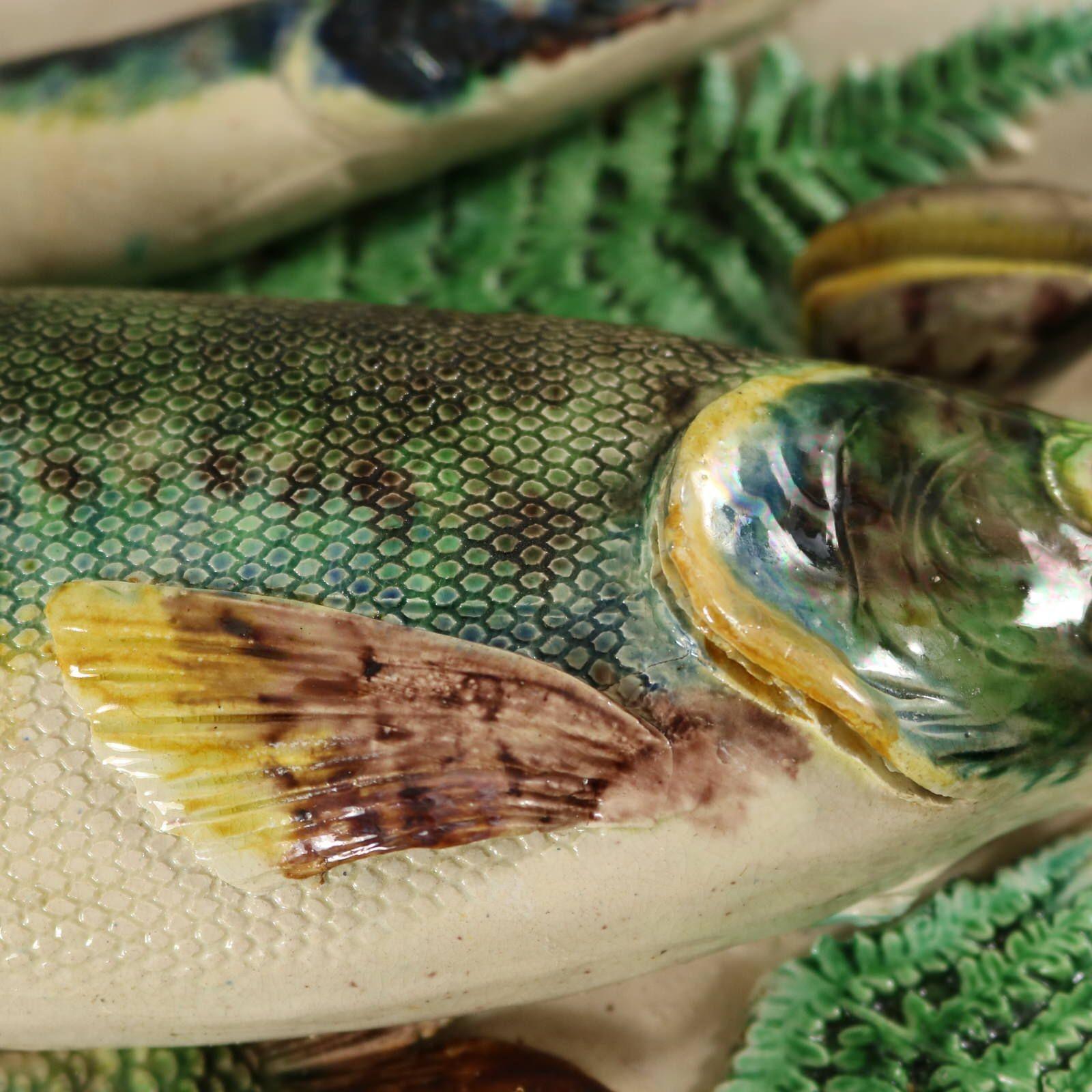 Plat en majolique Palissy français avec poisson de Barbizet en vente 4