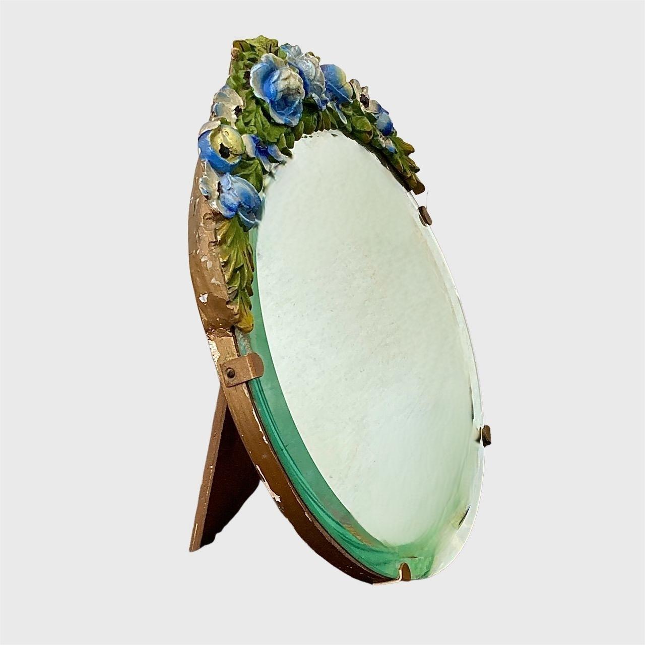 Peint à la main Miroir Barbola avec bord biseauté et motif guirlande de fleurs bleues en vente