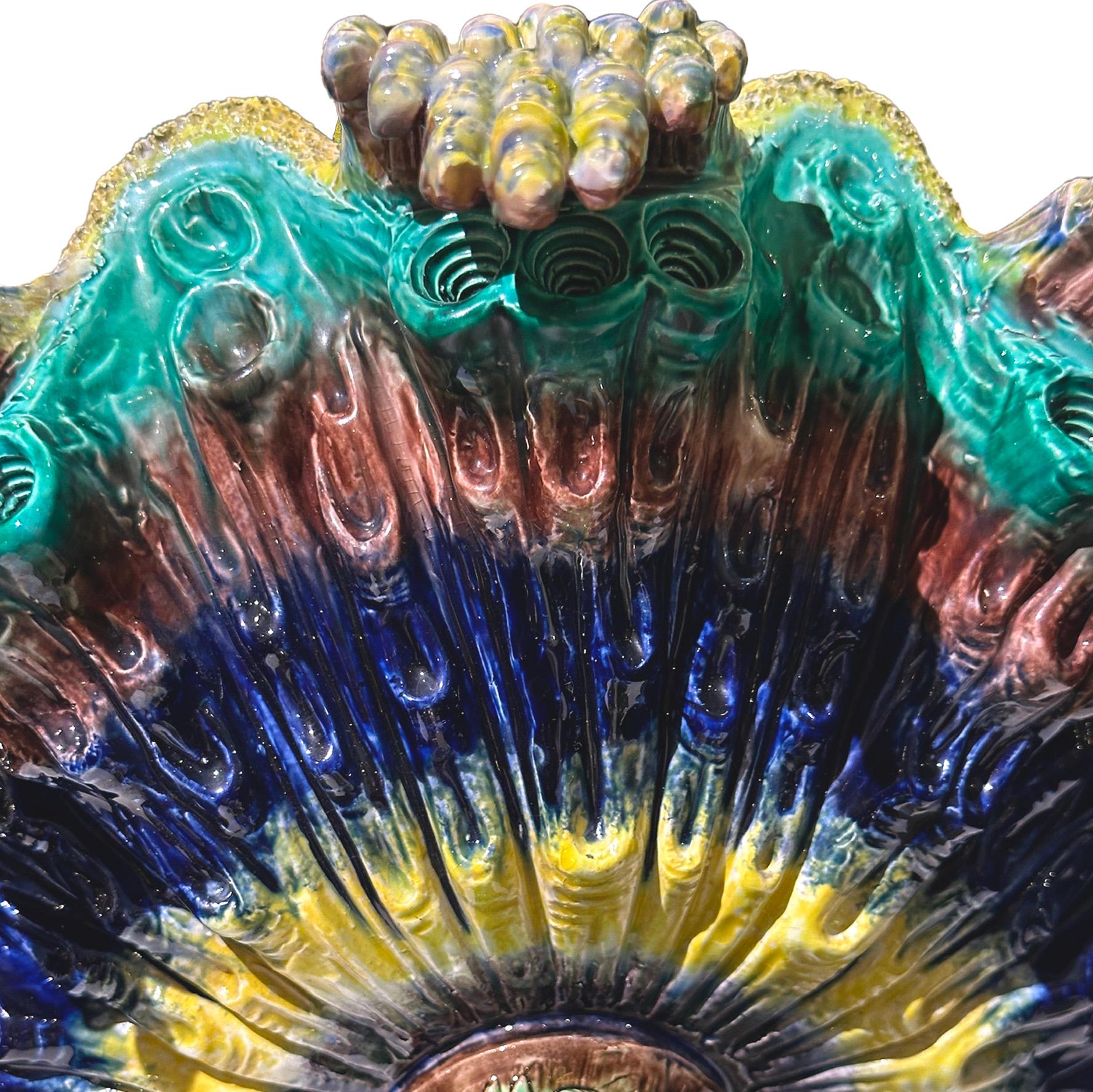 Centre de table Barbotine avec putti et bassin en forme de conque, 19e, travail français en vente 5