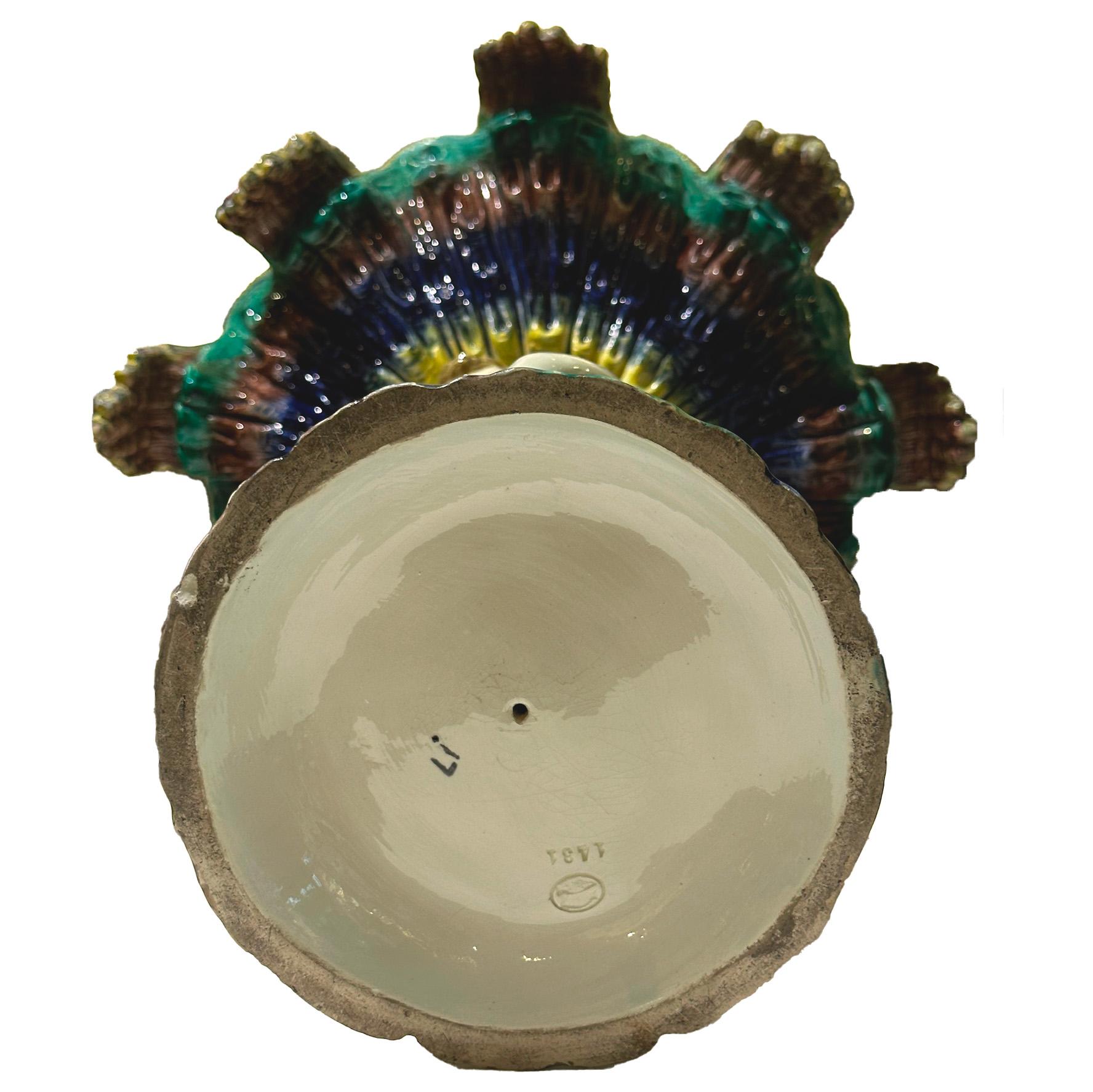 Centre de table Barbotine avec putti et bassin en forme de conque, 19e, travail français en vente 6