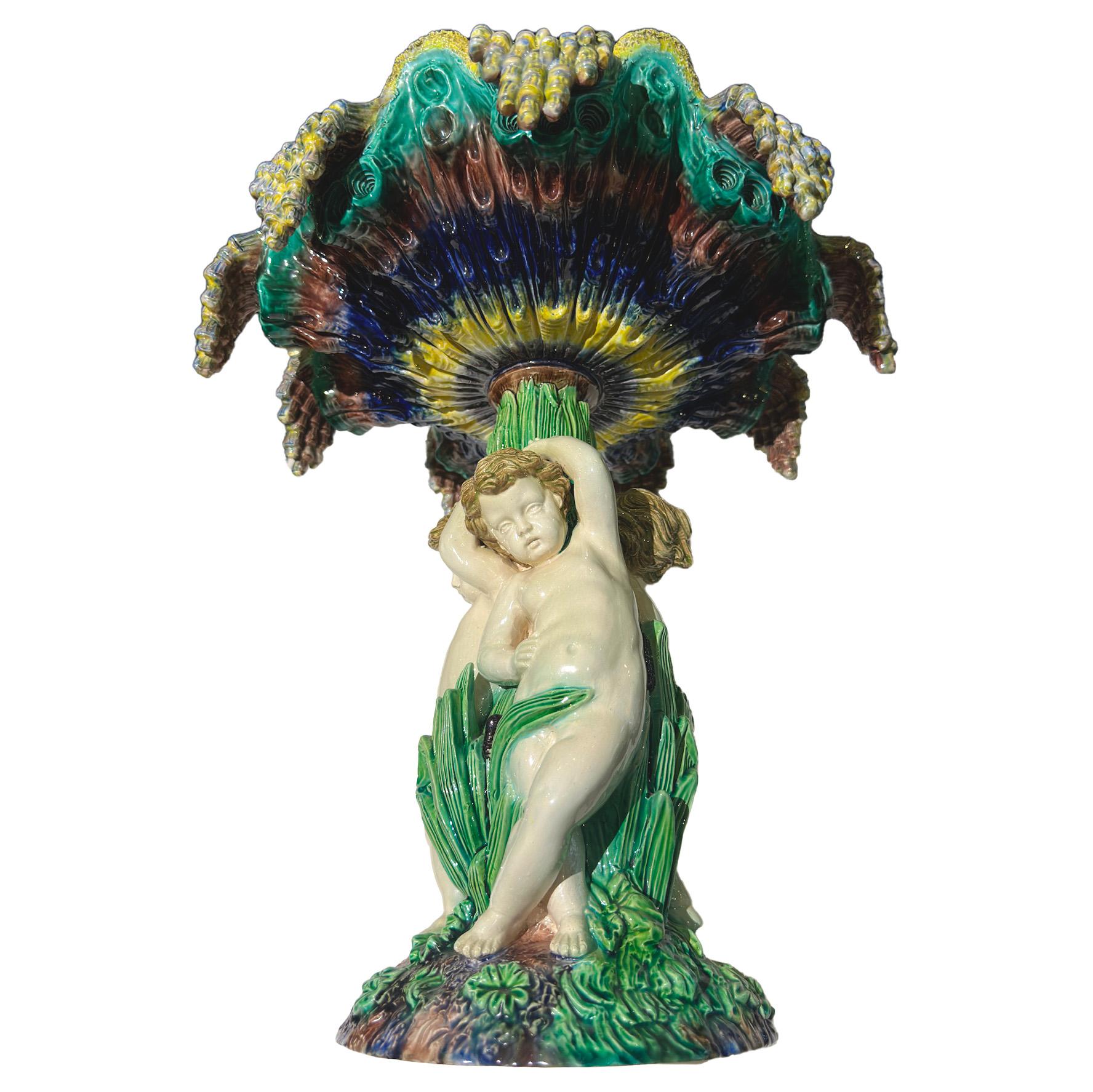 Centre de table Barbotine avec putti et bassin en forme de conque, 19e, travail français Bon état - En vente à Paris, FR