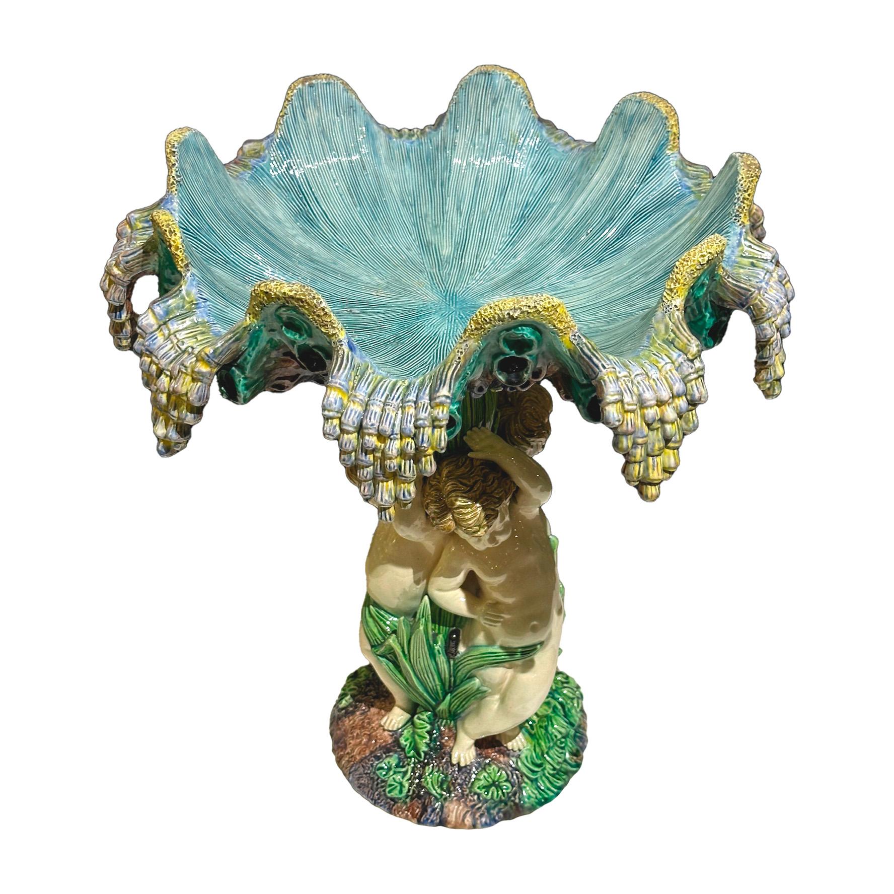 XIXe siècle Centre de table Barbotine avec putti et bassin en forme de conque, 19e, travail français en vente