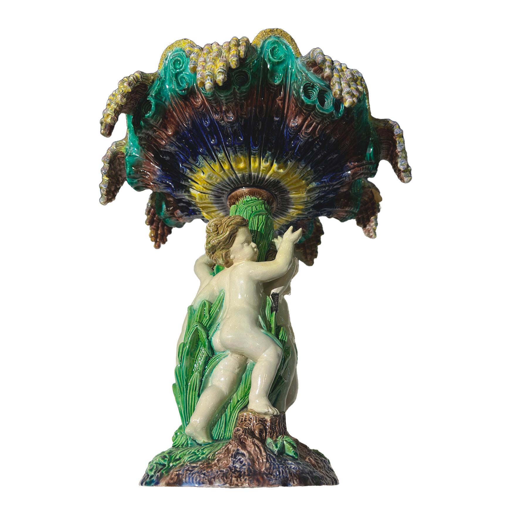 Centre de table Barbotine avec putti et bassin en forme de conque, 19e, travail français en vente 3