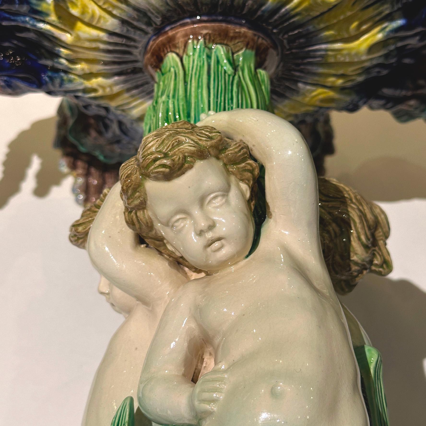Centre de table Barbotine avec putti et bassin en forme de conque, 19e, travail français en vente 4