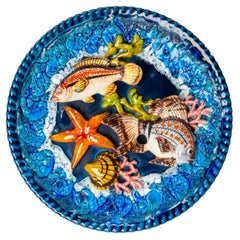Piatto in maiolica dipinto a mano di Barbotine, Francia, metà del secolo scorso