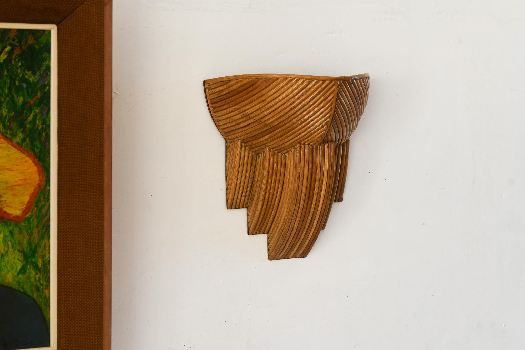 Lámpara de pared moderna de ratán Barbra, Lámpara de pared de estilo moderno de mediados de siglo Hecho a mano en venta