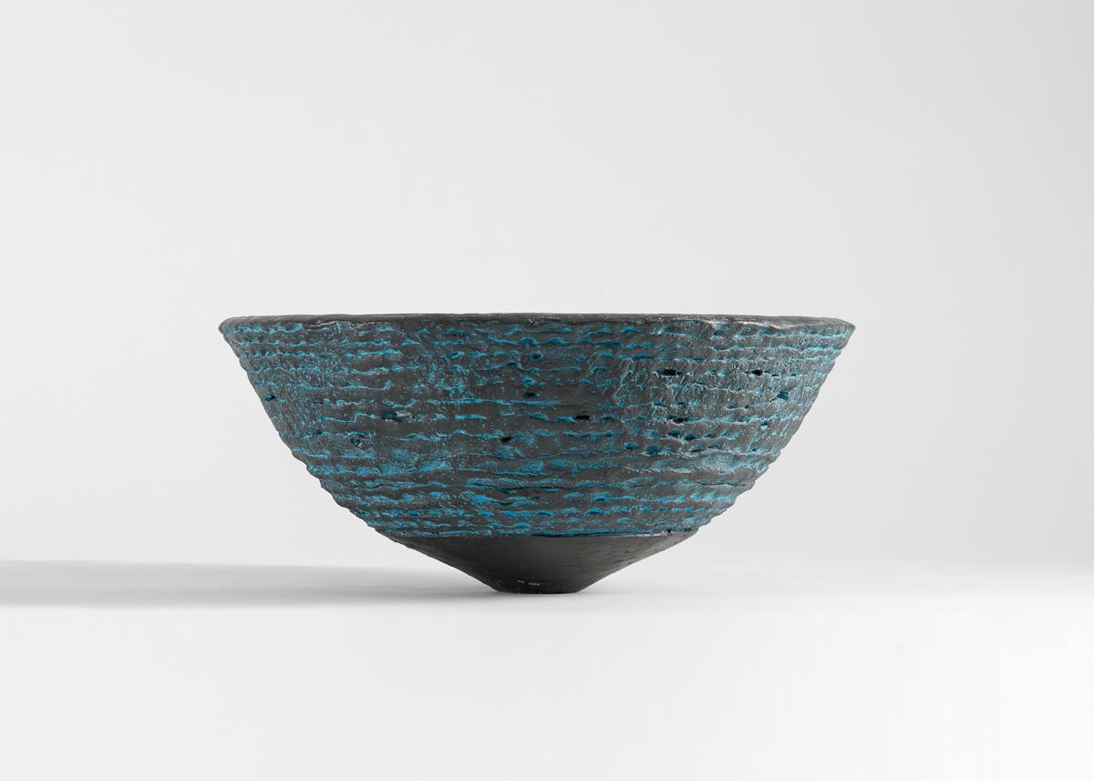 Barbro Åberg, Schale, Blaue und braune Keramikskulptur, Dänemark, 2023 (Dänisch) im Angebot