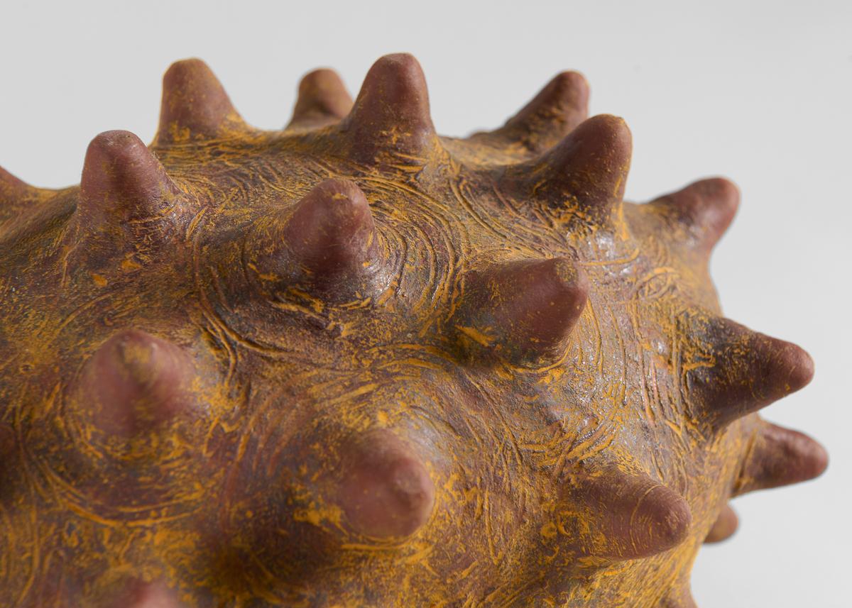 Danois Barbro Åberg, Œuf de dragon II, sculpture en céramique, Danemark, 2015-18. en vente