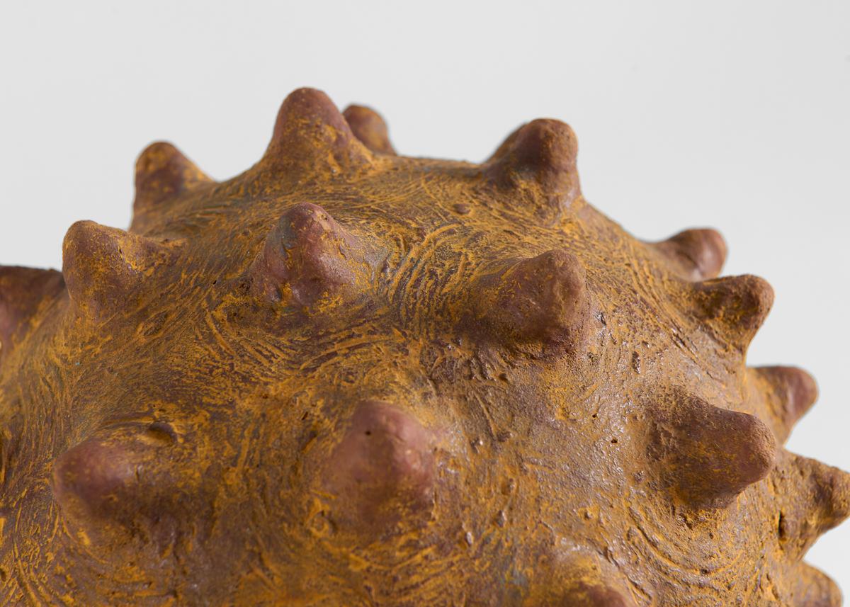 Danese Barbro Åberg, Orbita a spillo, scultura in ceramica, Danimarca, 2023 in vendita