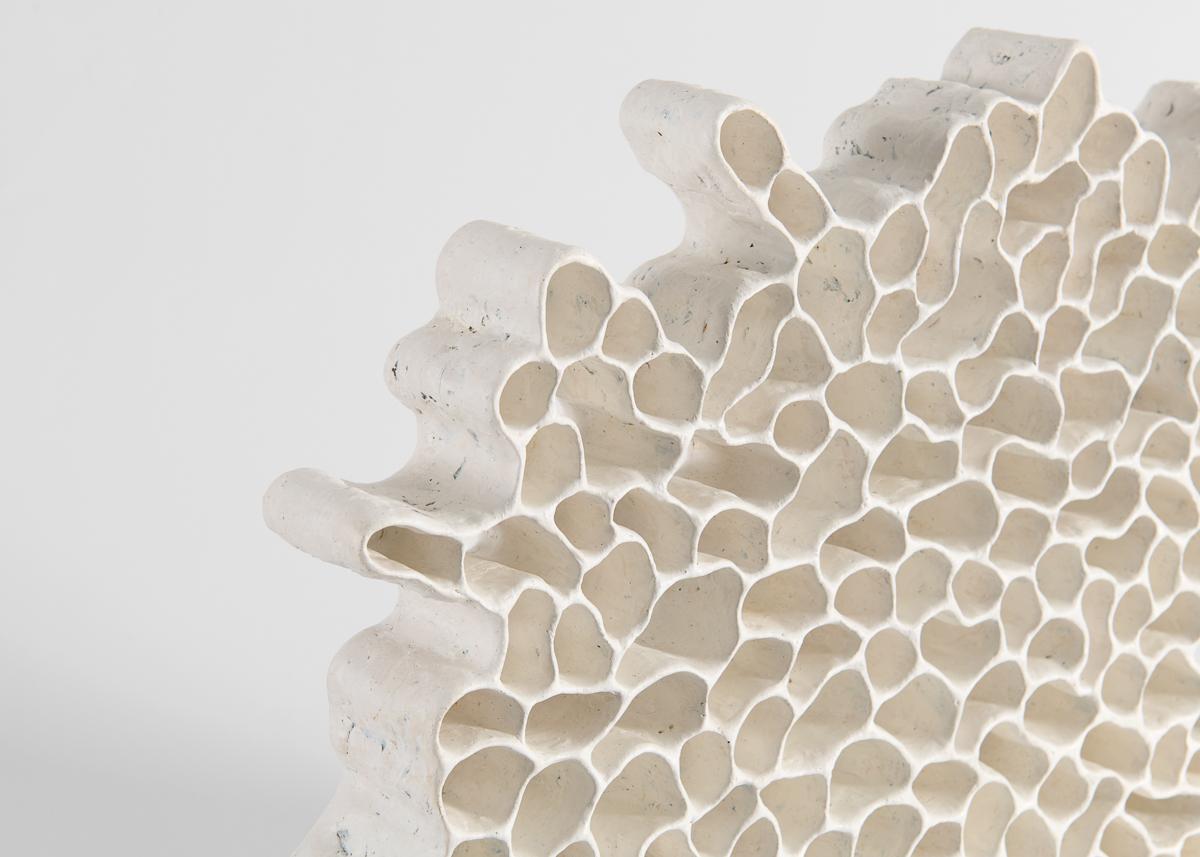 Barbro Åberg, Posa della stella, scultura in ceramica bianca, Danimarca, 2023 In condizioni buone in vendita a New York, NY
