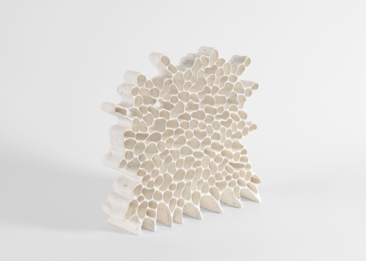 XXI secolo e contemporaneo Barbro Åberg, Posa della stella, scultura in ceramica bianca, Danimarca, 2023 in vendita