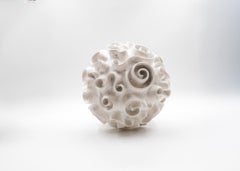 Barbro Åberg, Swirly Orb II, Scultura contemporanea in ceramica, Danimarca, 2019