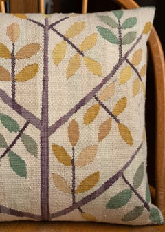Barbro Nilsson handwoven pillow "Hjälta"