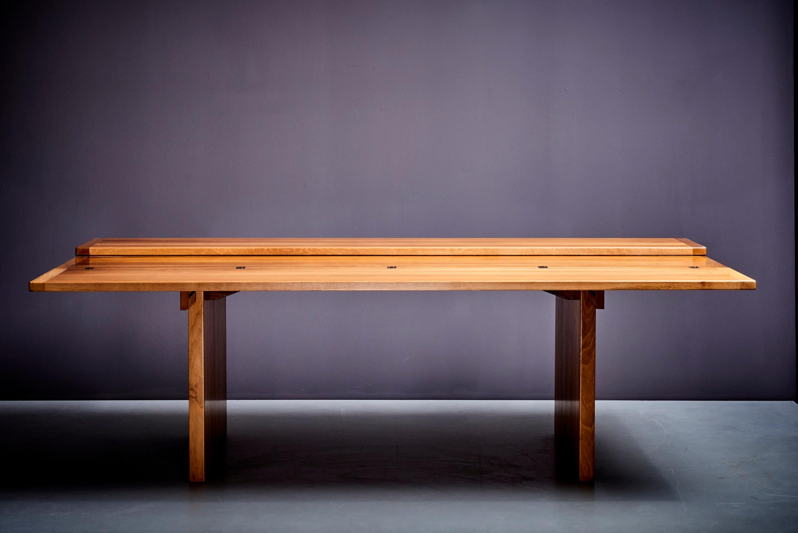 Mid-Century moderno Tavolo da pranzo Barca di Piero De Martini per Cassina, anni '70 in vendita