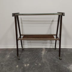 Moderner Barwagen aus der Jahrhundertmitte, Hartholz und Rauchglas, Slowenien, 1960