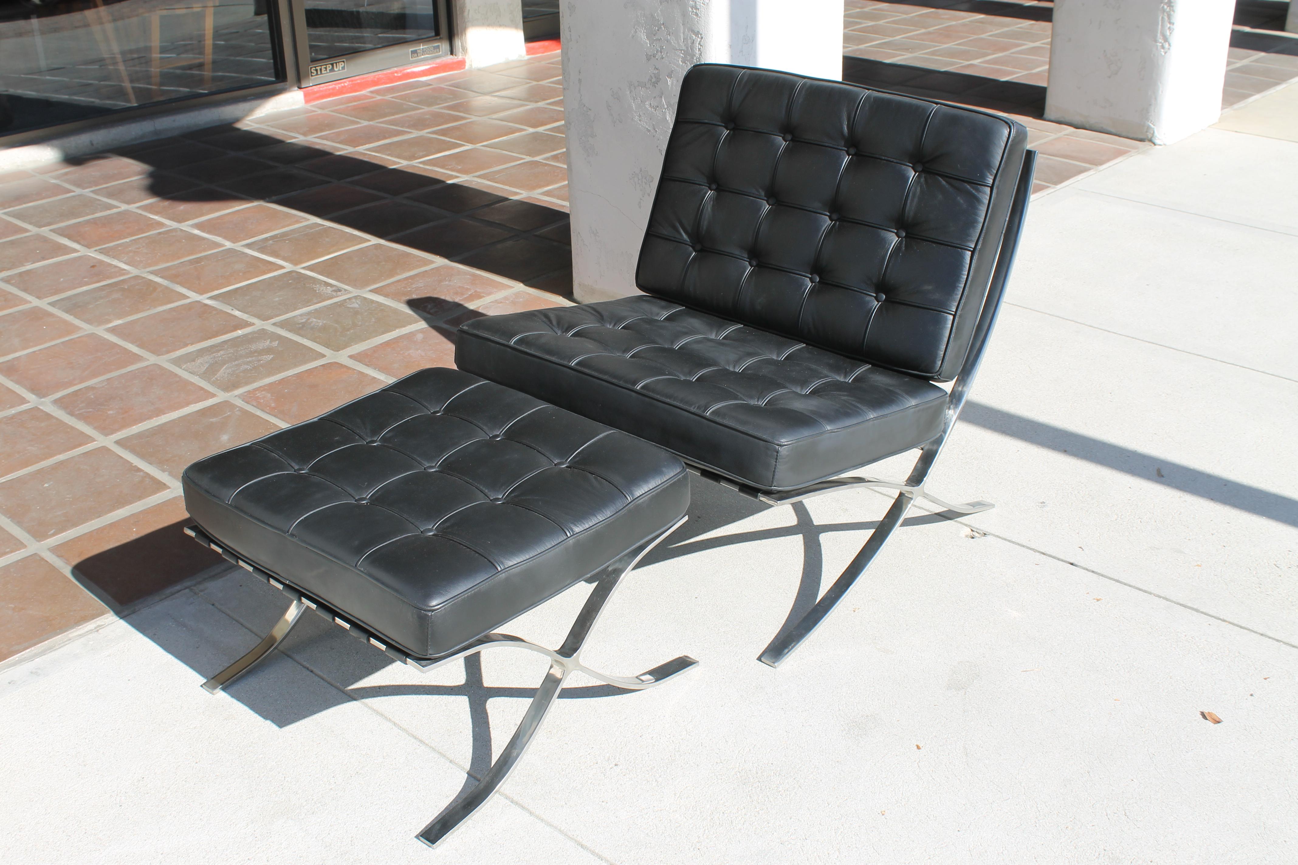 barcelona chair with ottoman