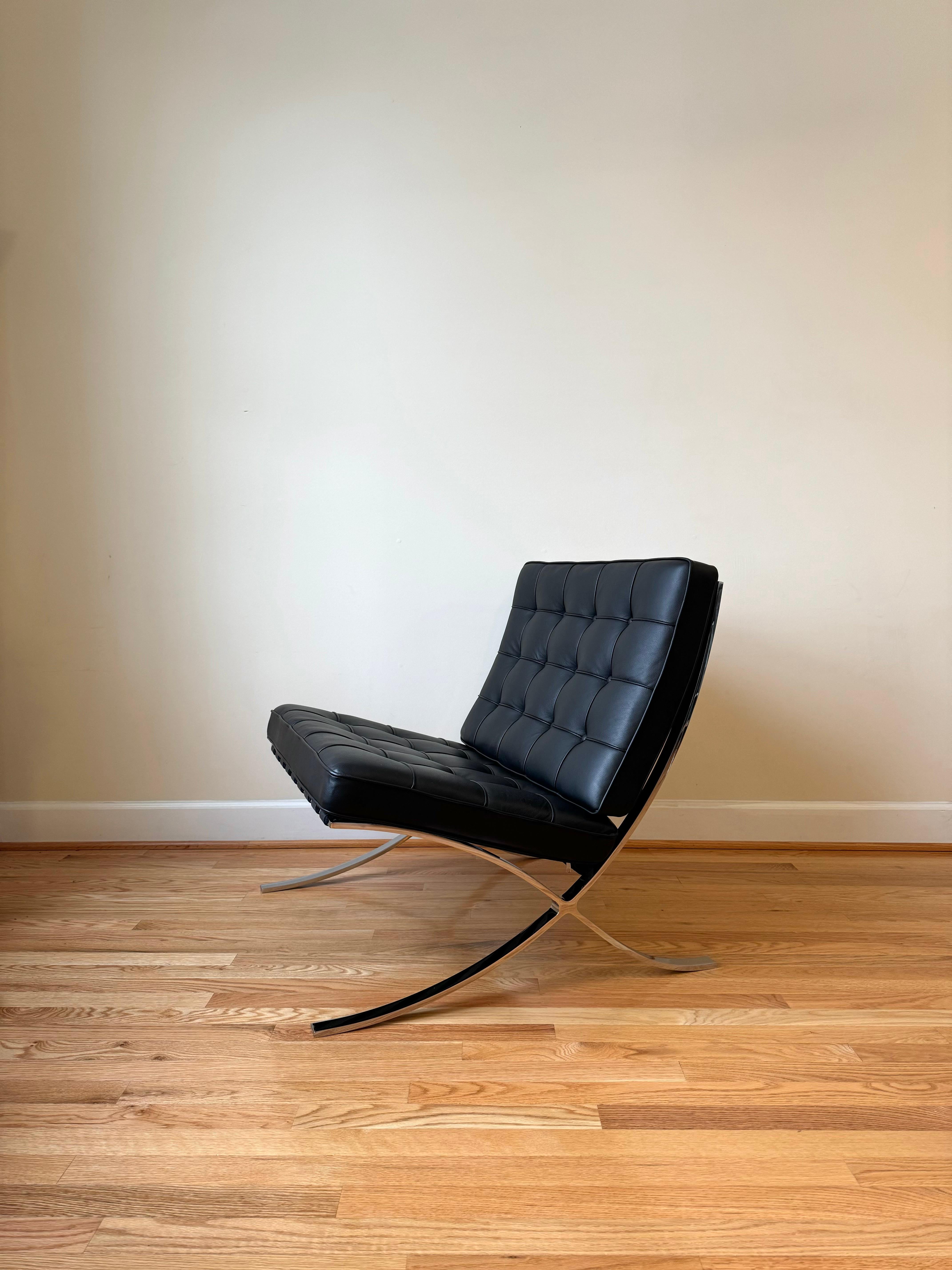 Bauhaus Barcelona Chair by Ludwig Mies van der Rohe for Knoll (Like NEW condition)  For Sale
