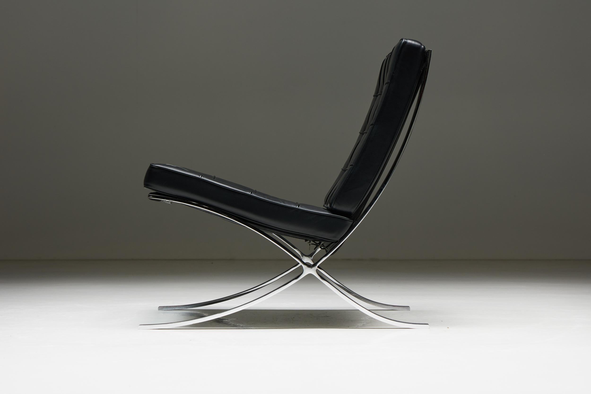 Barcelona Chair by Mies van der Rohe for Knoll, 1980s In Excellent Condition In Antwerp, BE