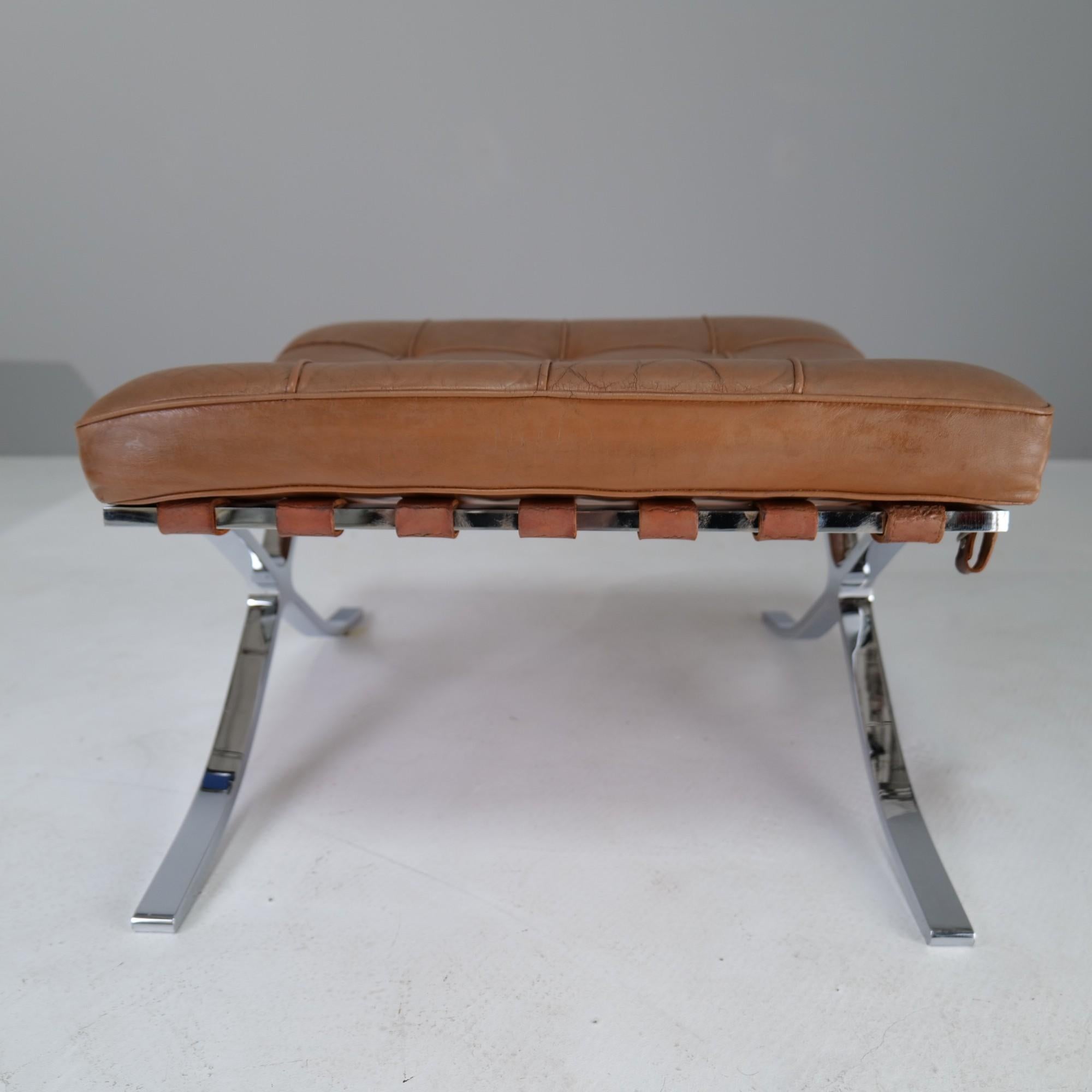 Hand-Crafted Barcelona Chair Ottoman by Ludwig Mies Van Der Rohe for Knoll 1980s 