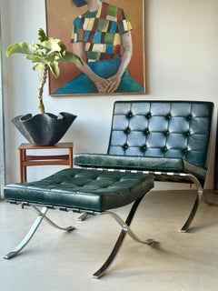 Barcelona Chair & Ottoman in grünem Leder von Ludwig Mies van der Rohe für Knoll
