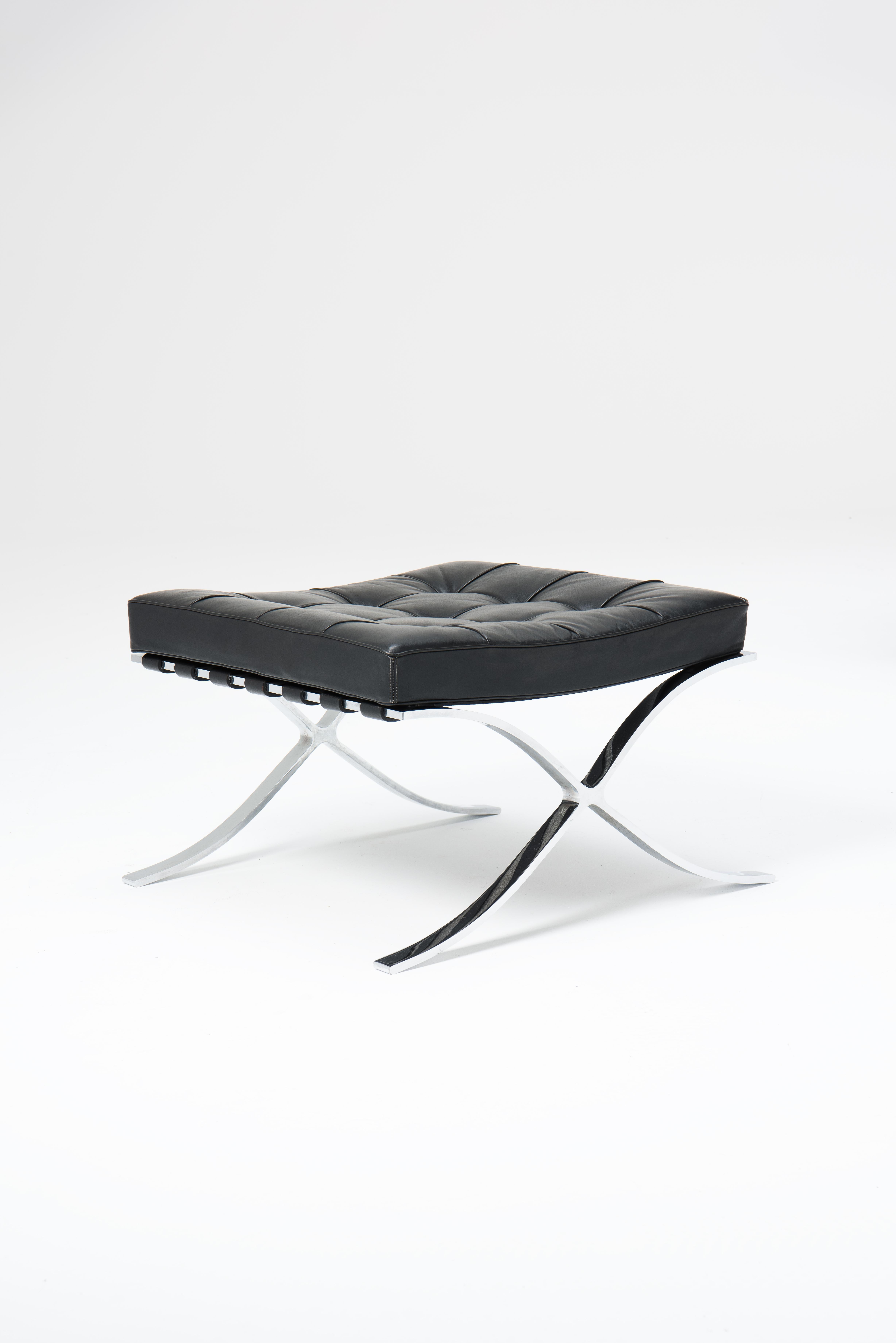 Barcelona Chair & Ottoman - Mies Van der Rohe For Sale 3