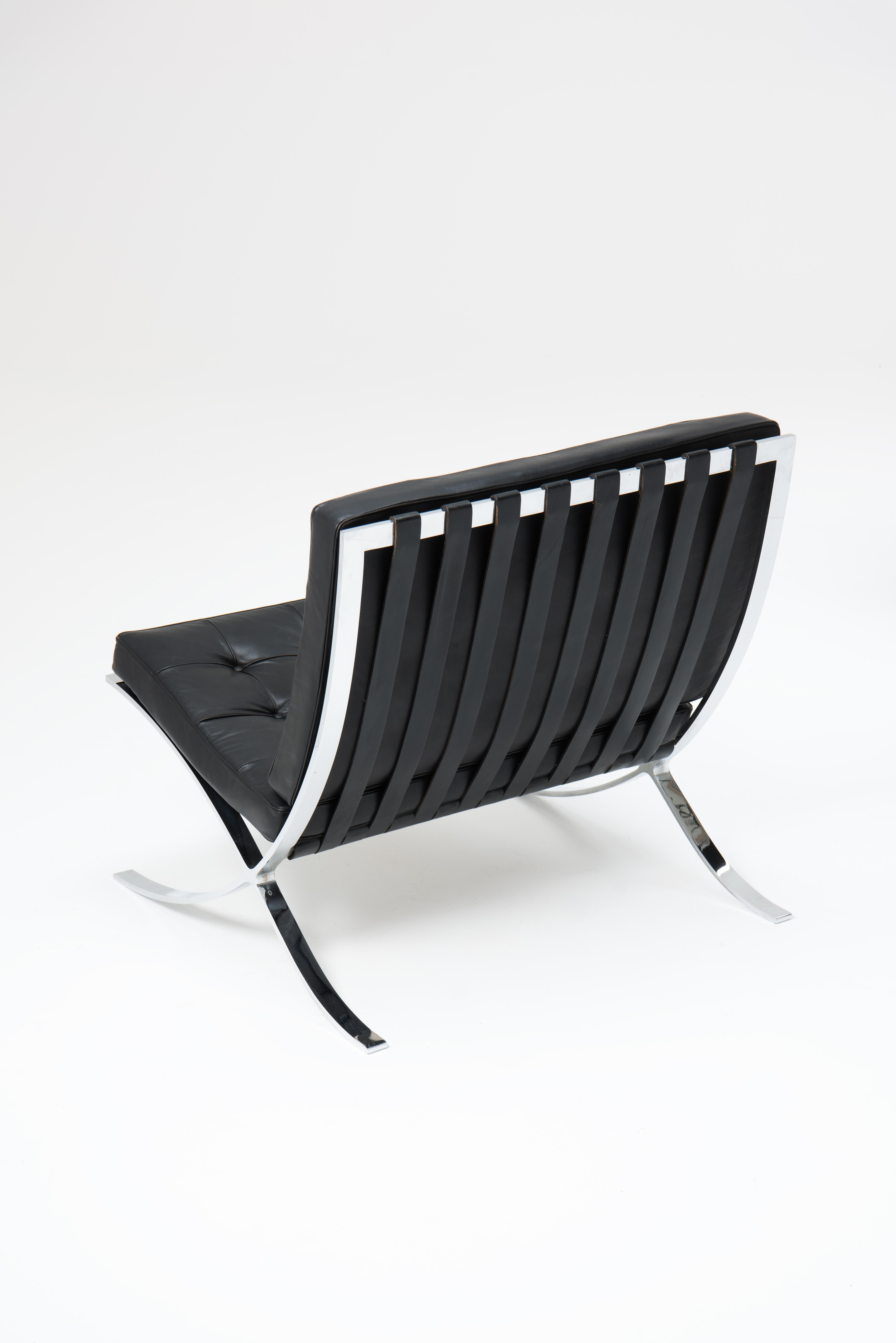 Barcelona Chair & Ottoman - Mies Van der Rohe In Good Condition For Sale In Antwerpen, BE