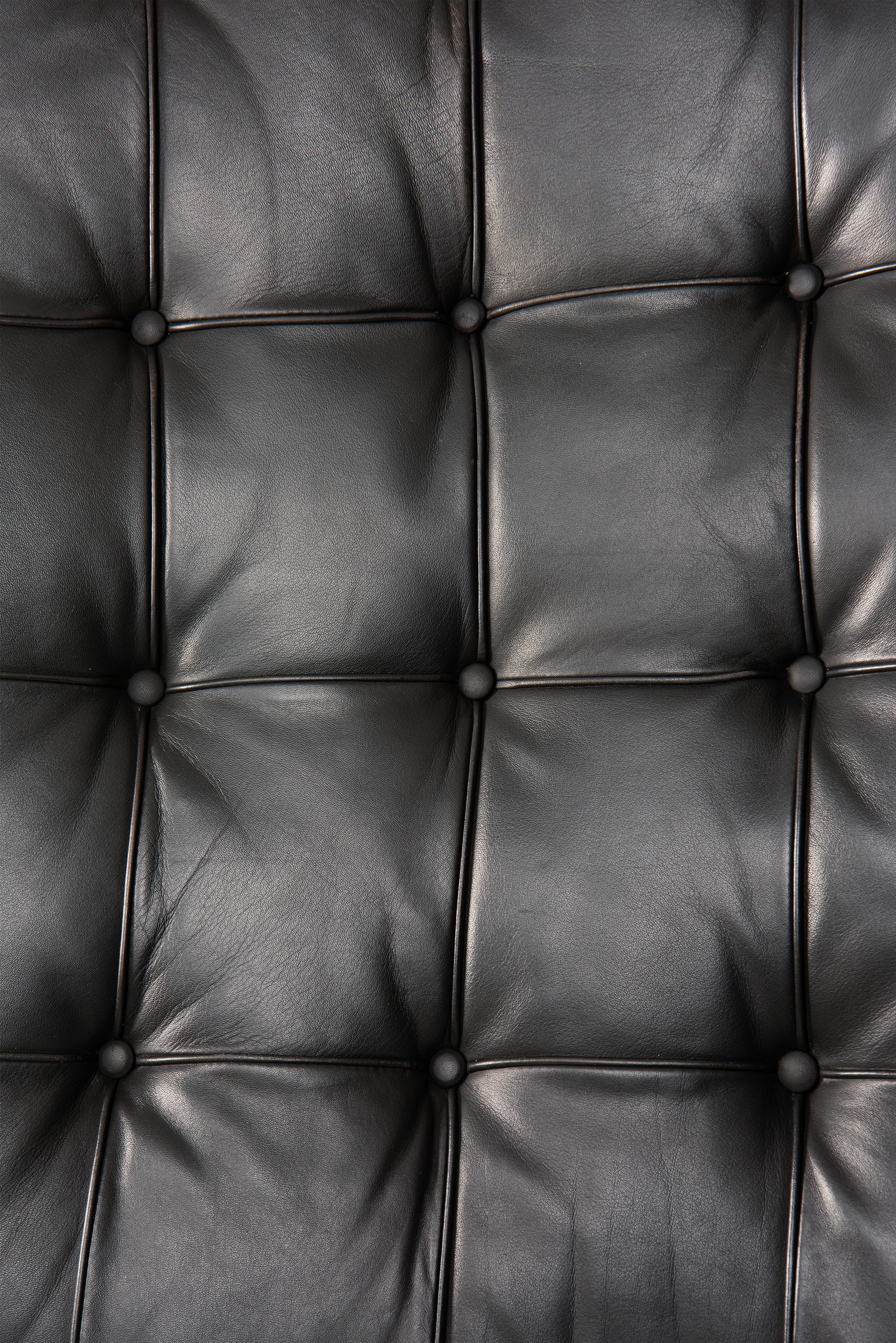 Barcelona Chair & Ottoman - Mies Van der Rohe For Sale 2