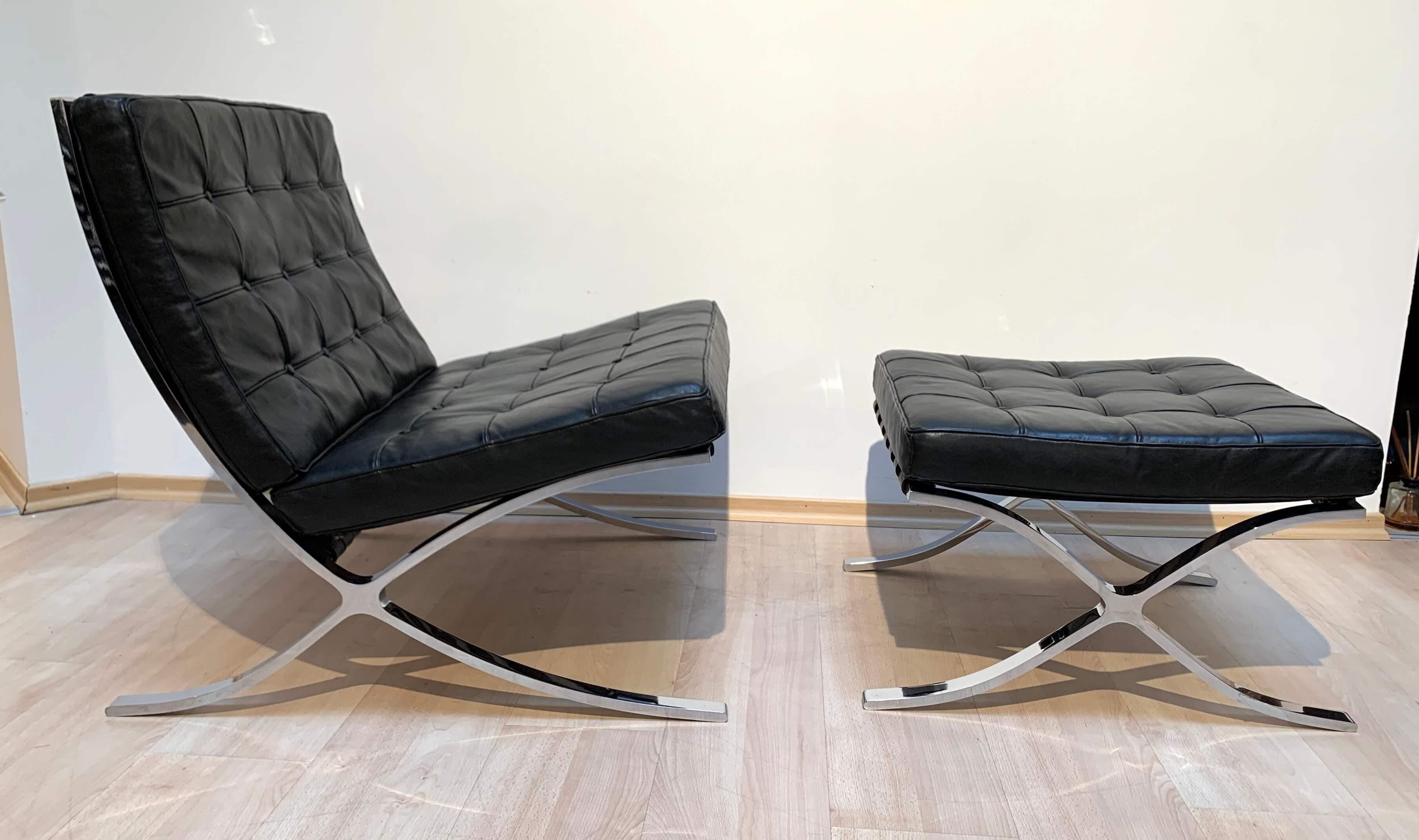 Mid-Century Modern Barcelona Chair with Ottoman, Black Leather, Knoll International, 1960s