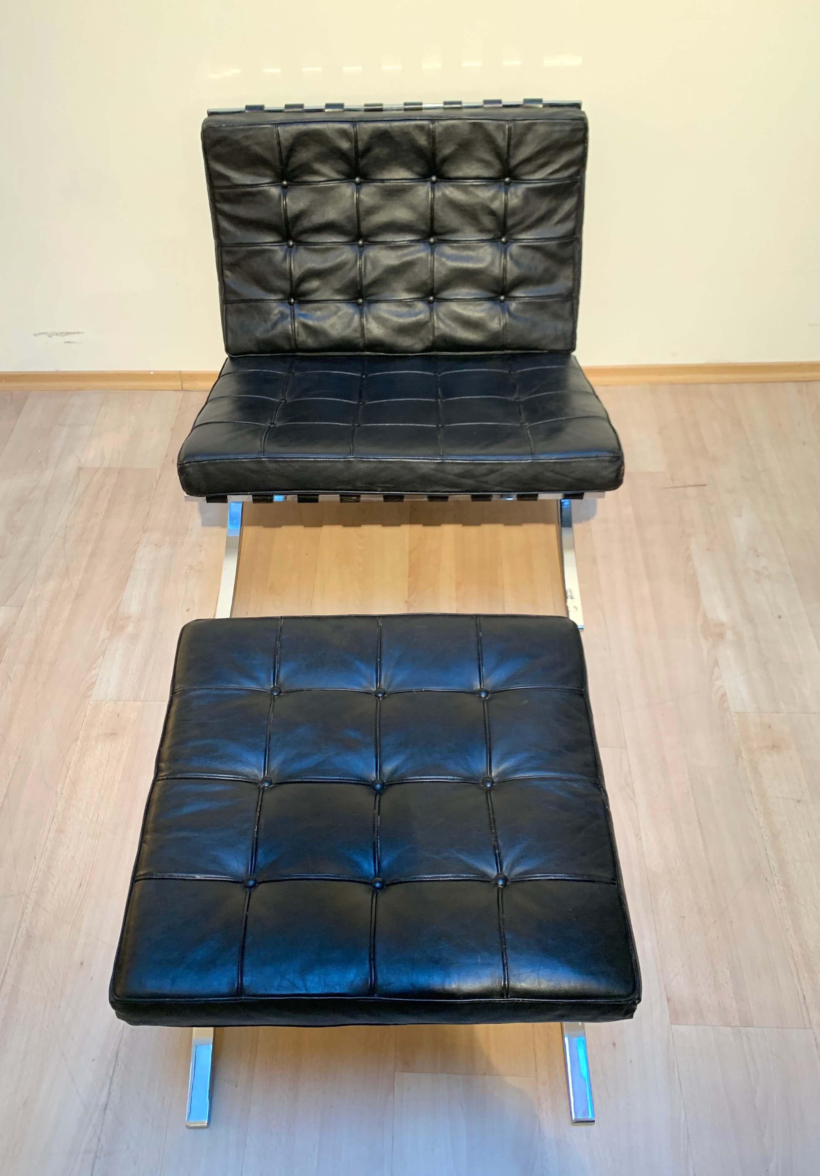 Barcelona Chair with Ottoman, Black Leather, Knoll International, 1960s In Good Condition In Regensburg, DE