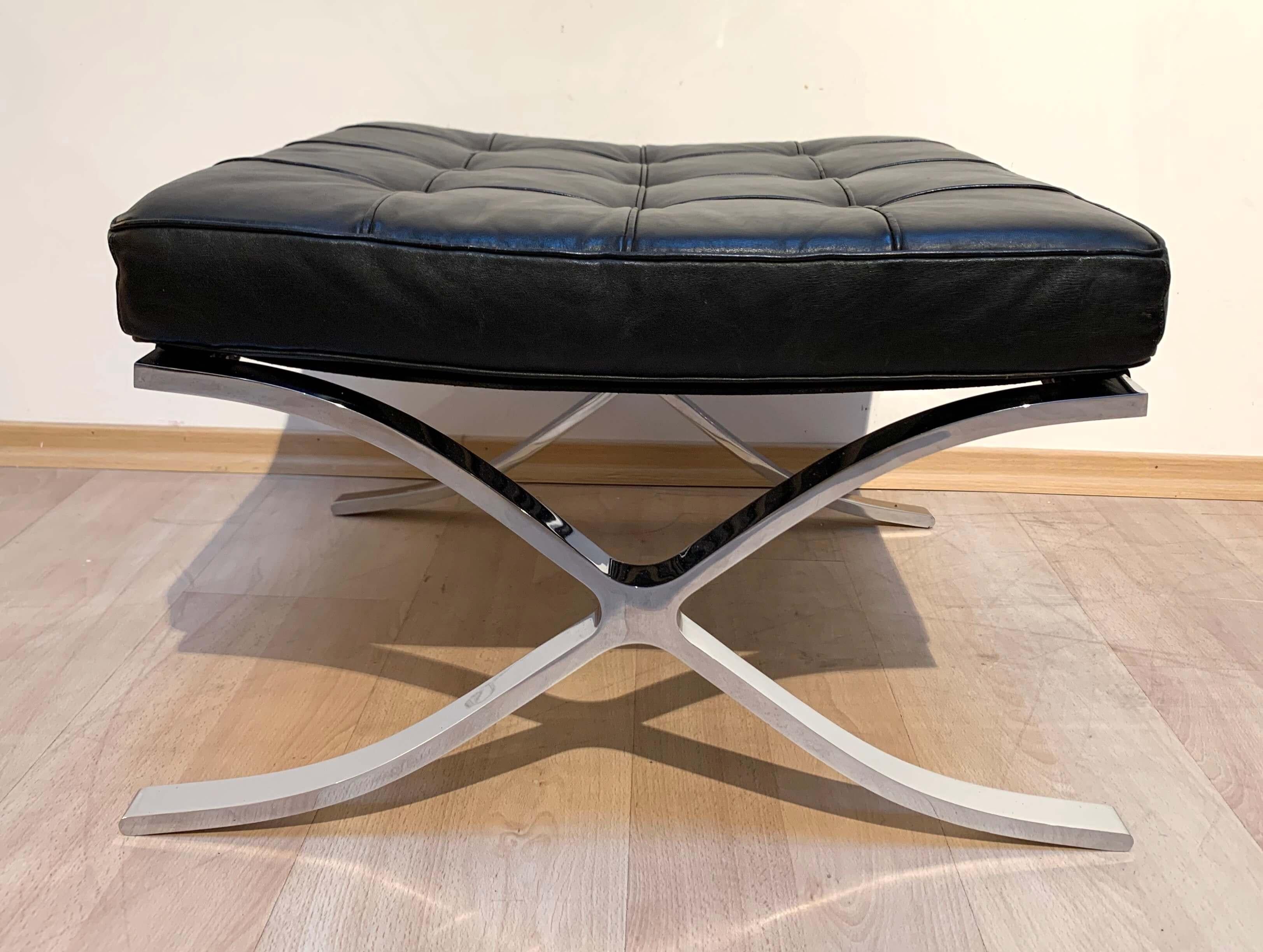 Mid-20th Century Barcelona Chair with Ottoman, Black Leather, Knoll International, 1960s