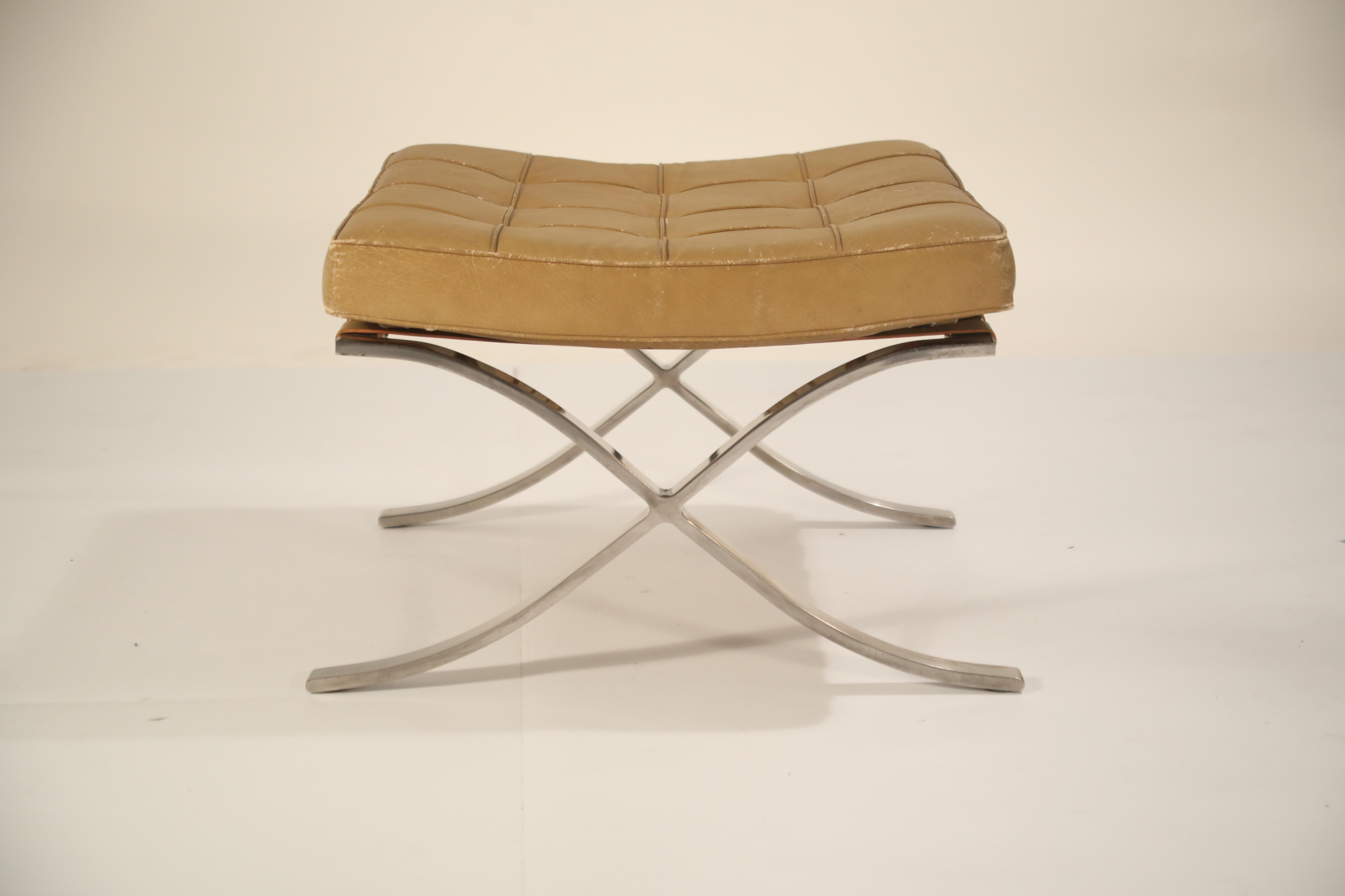 Barcelona Chairs & Ottoman by Mies van der Rohe for Knoll International, 1960s 7