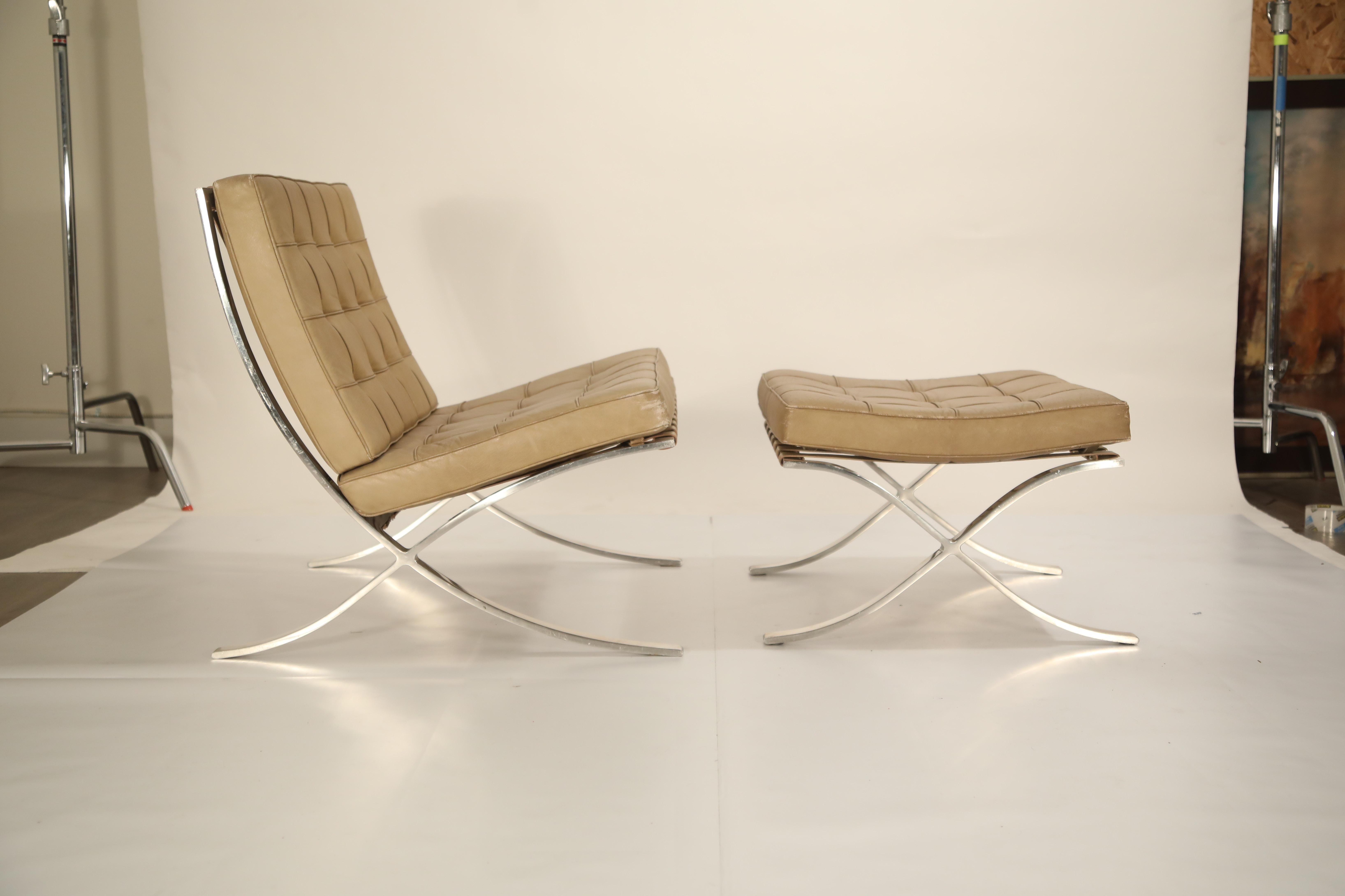 Barcelona Chairs & Ottoman by Mies van der Rohe for Knoll International, 1960s 8