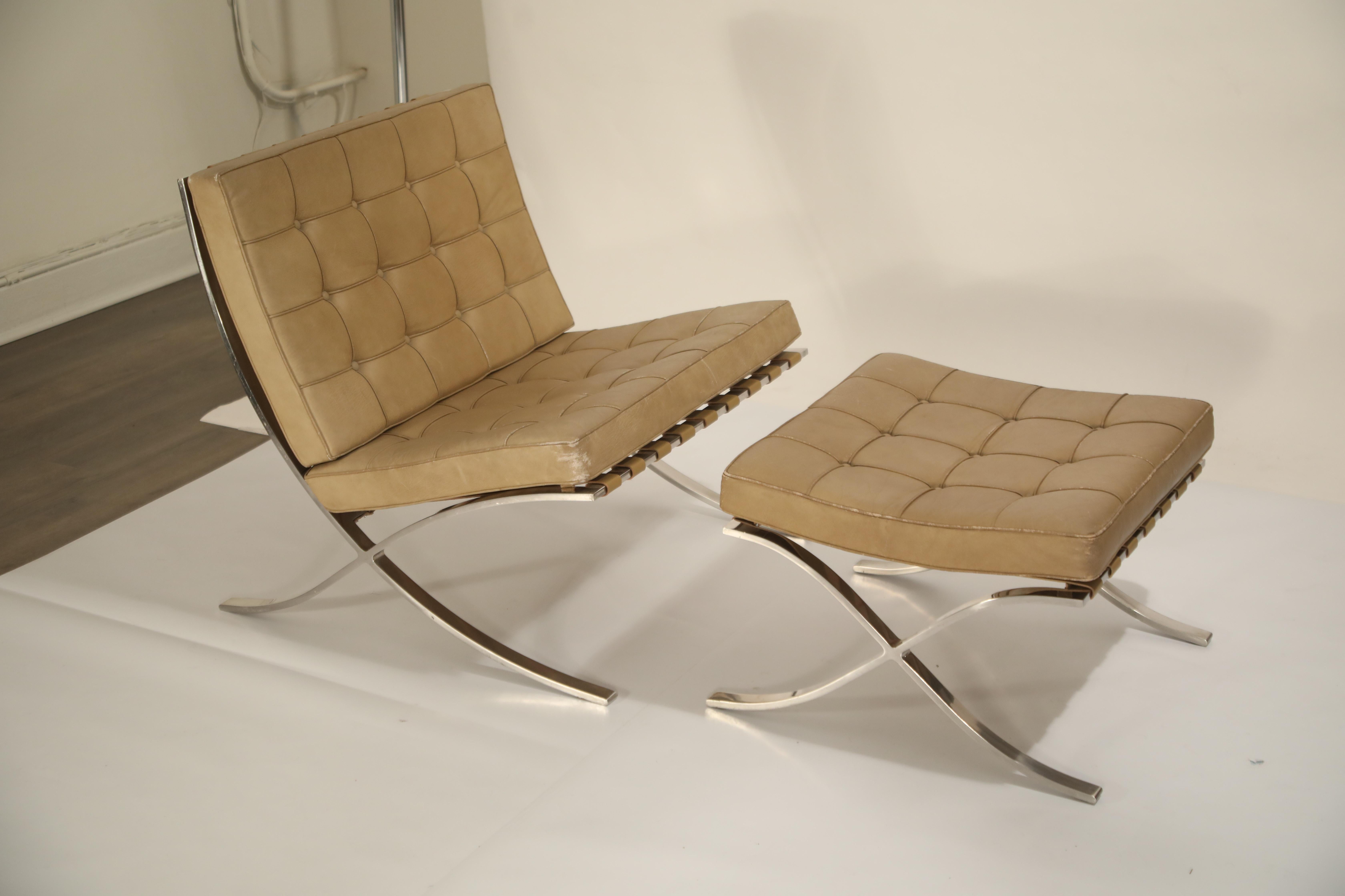 Barcelona Chairs & Ottoman by Mies van der Rohe for Knoll International, 1960s 9