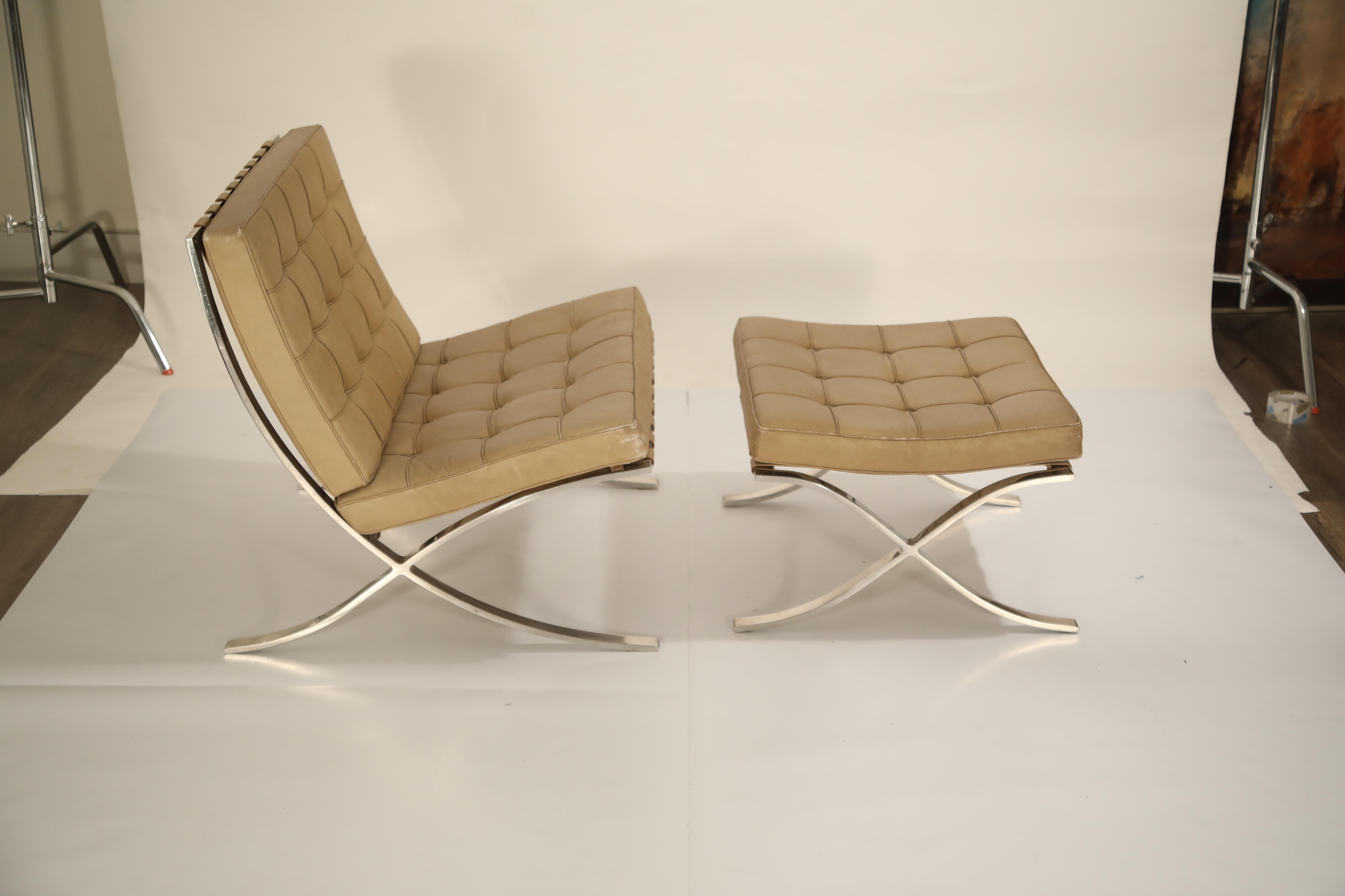 Barcelona Chairs & Ottoman by Mies van der Rohe for Knoll International, 1960s 10