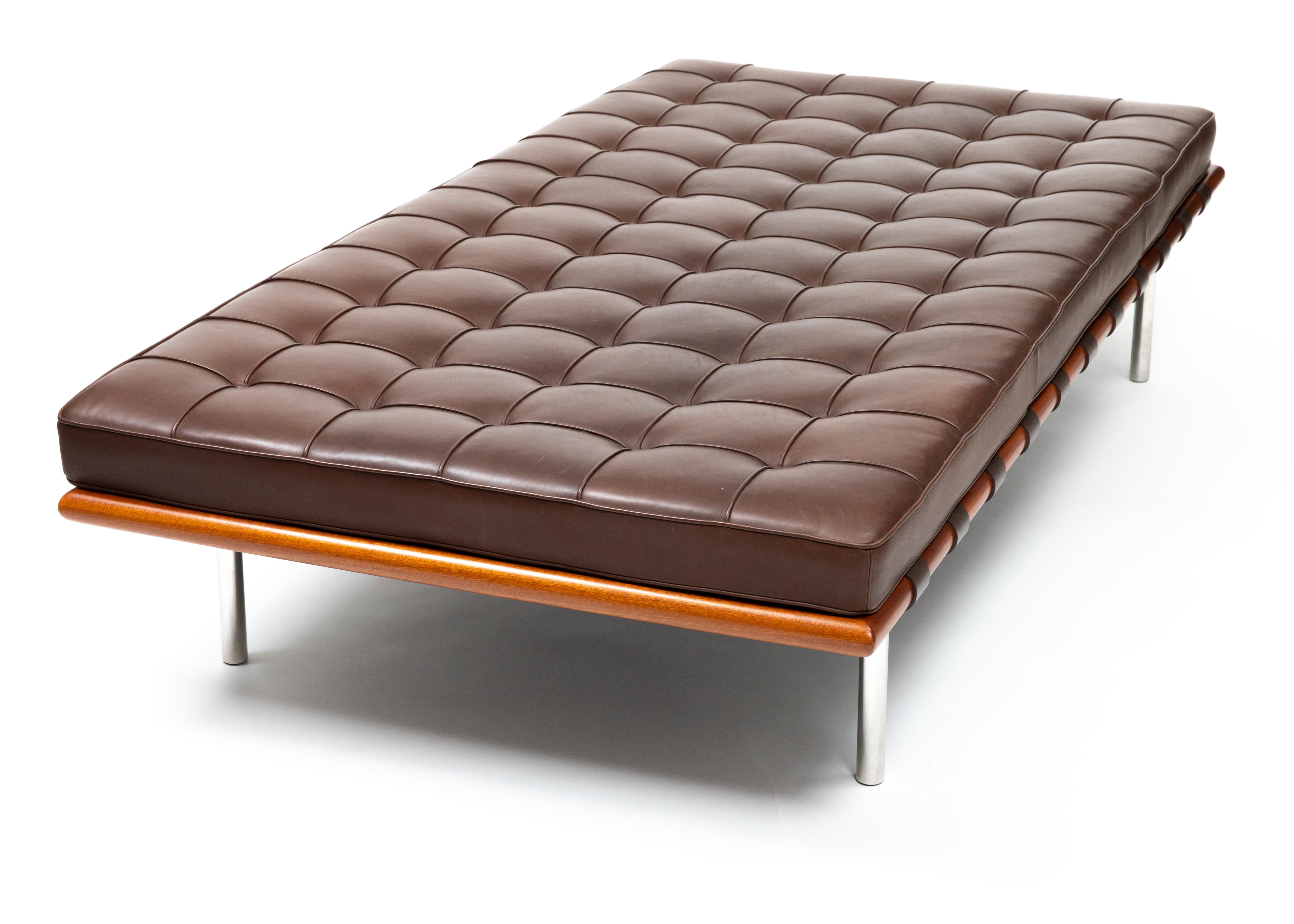 Mid-20th Century Ludwig Mies van der Rohe Barcelona Daybed in Brown Leather