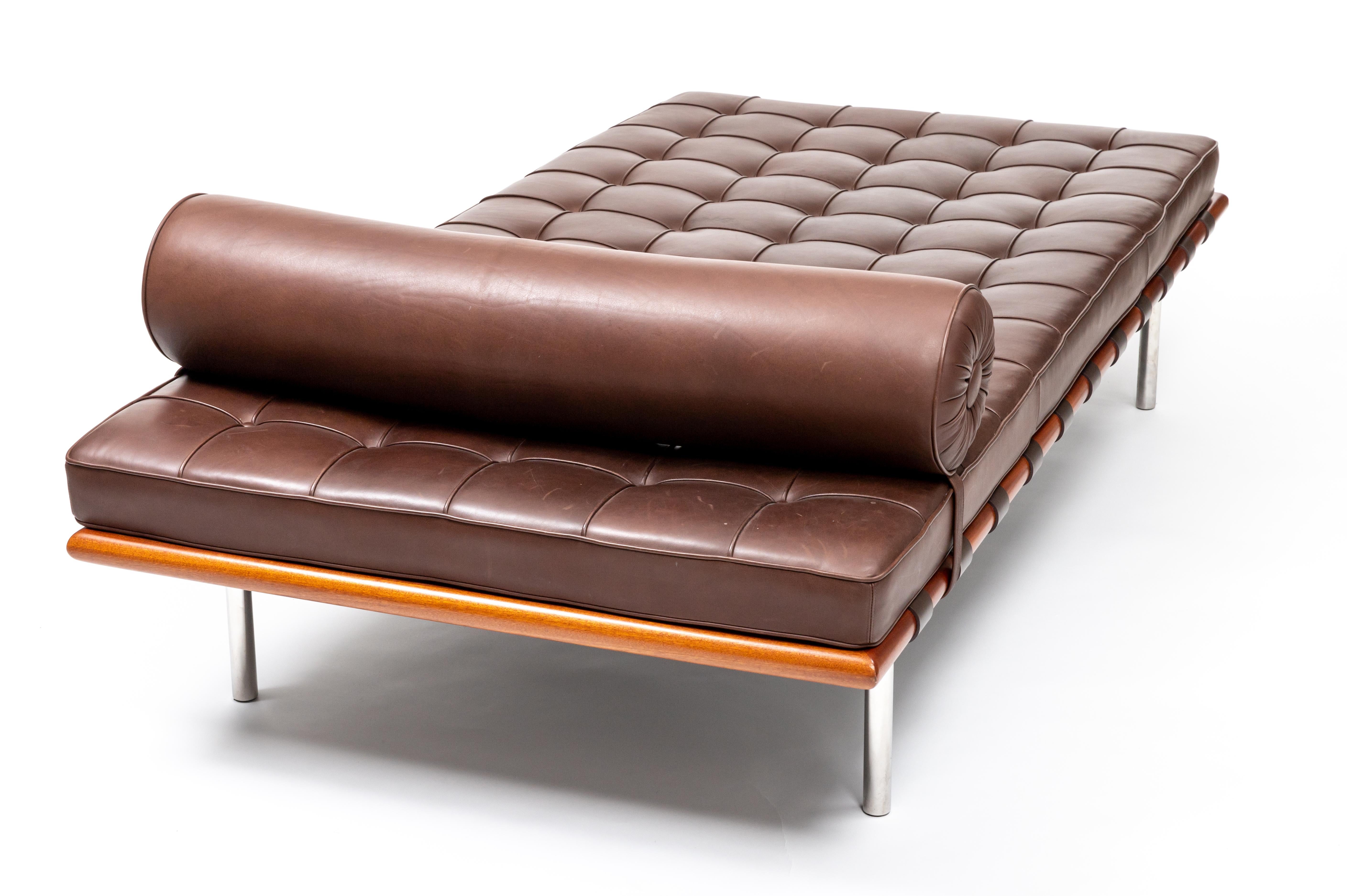 Ludwig Mies van der Rohe Barcelona Daybed in Brown Leather In Good Condition In New York City, NY