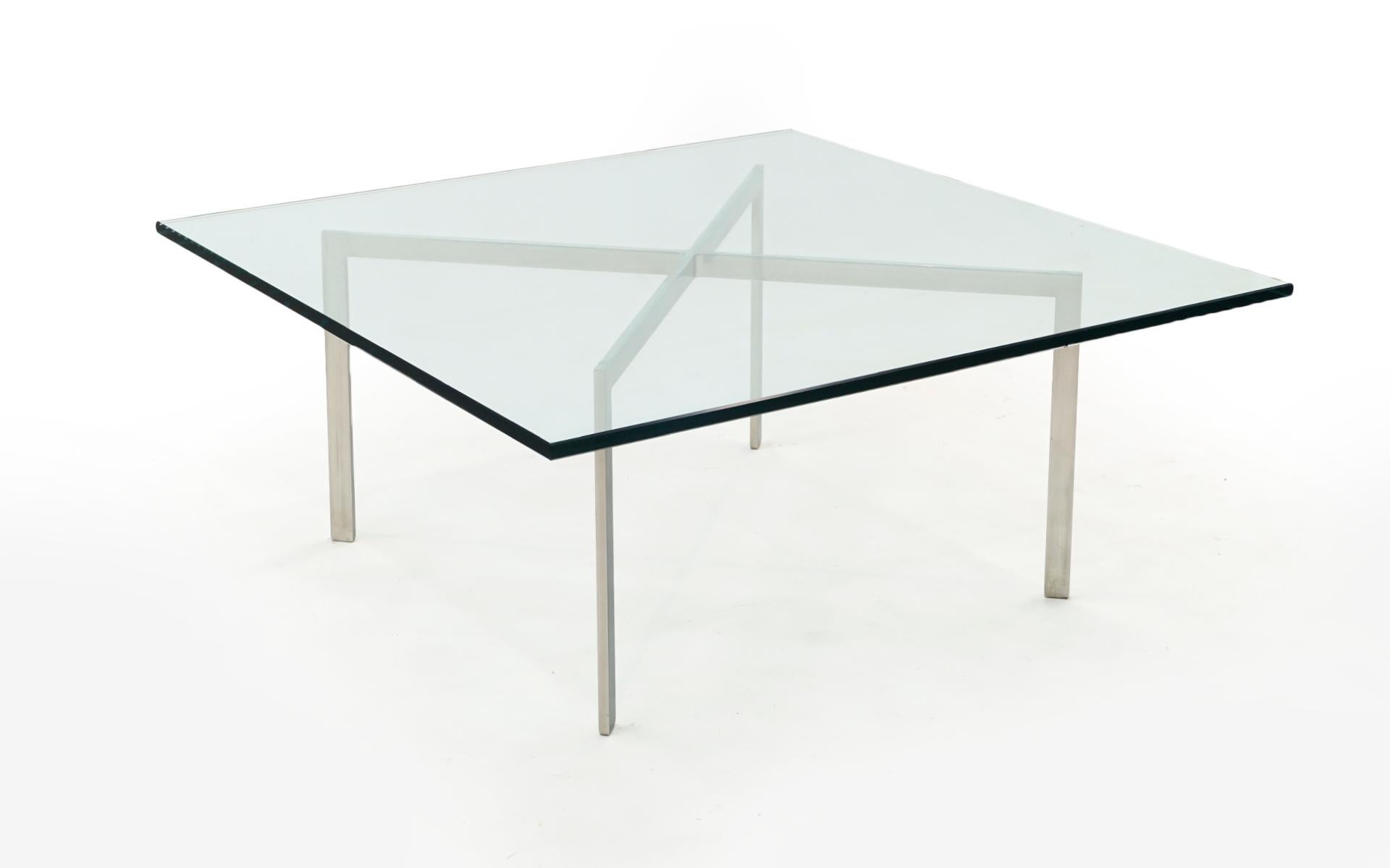Mid-Century Modern Barcelona Coffee Table by Mies van der Rohe for Knoll, Early 1960s Production For Sale