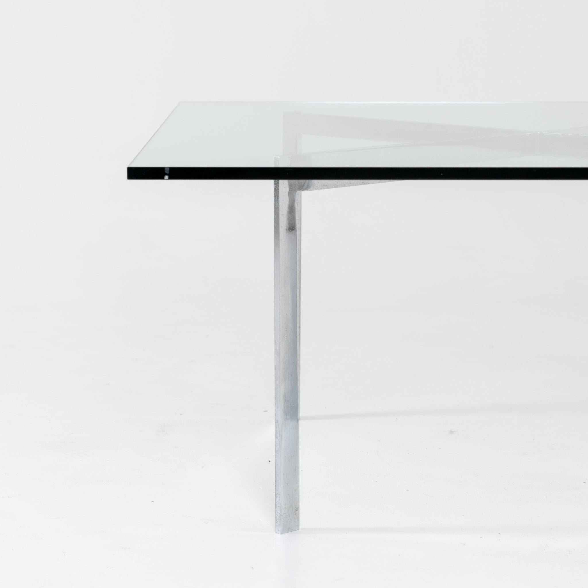 Spanish Barcelona coffee table from Knoll International For Sale
