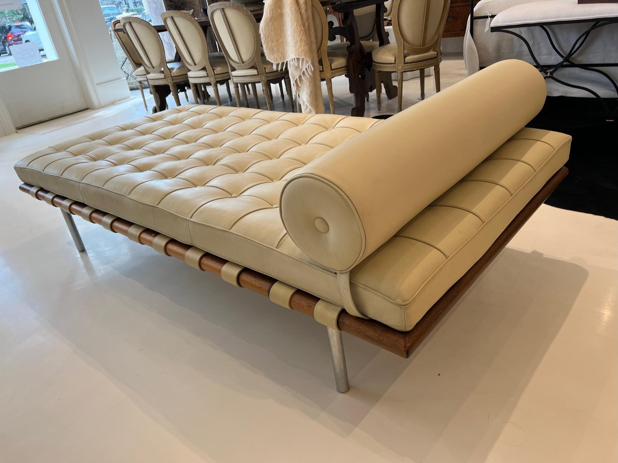 Barcelona Couch - Mies van der Rohe für Knoll Stil (Moderne der Mitte des Jahrhunderts) im Angebot