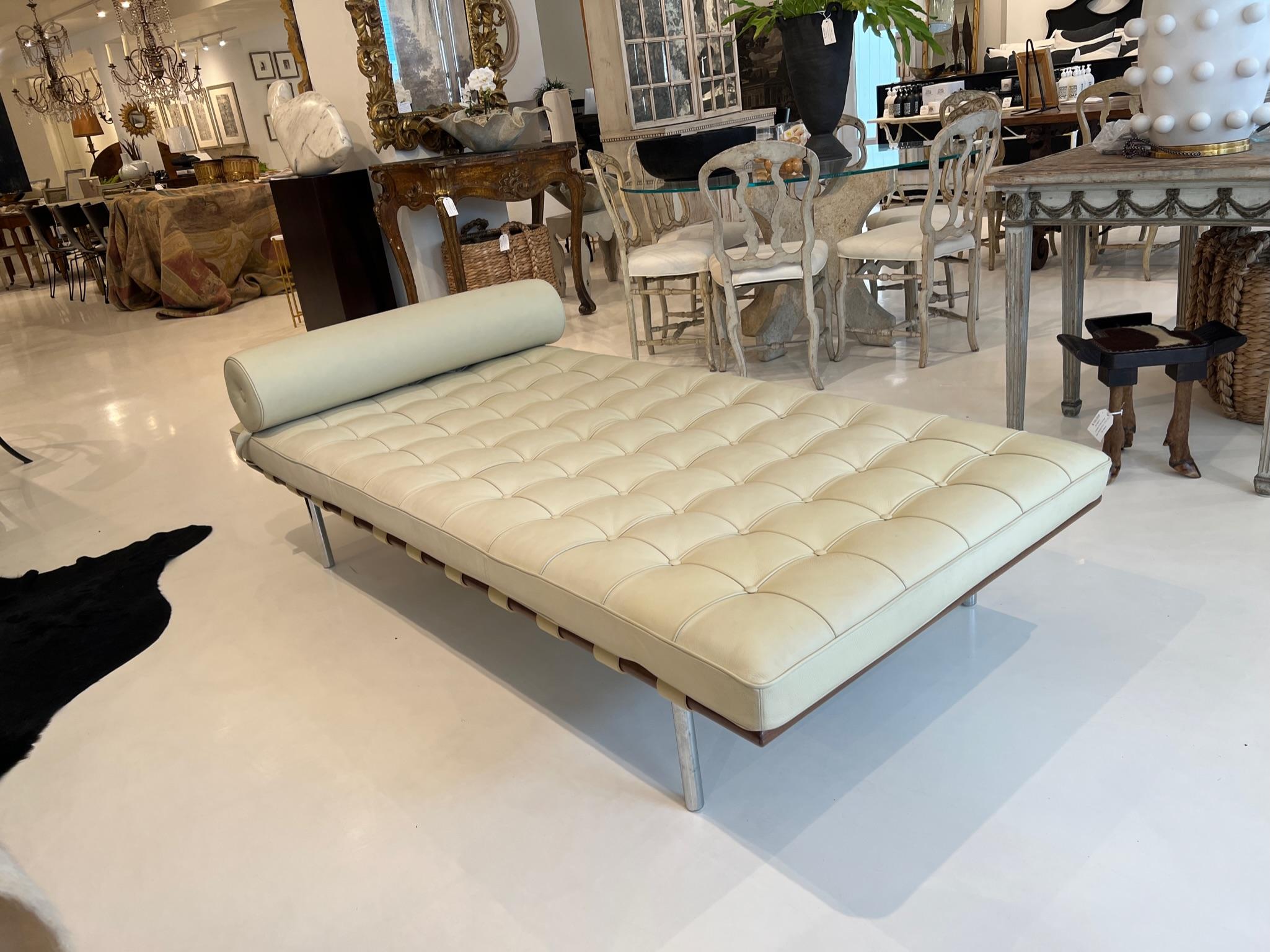 Barcelona Couch - Mies van der Rohe für Knoll Stil im Zustand „Relativ gut“ im Angebot in New Orleans, LA