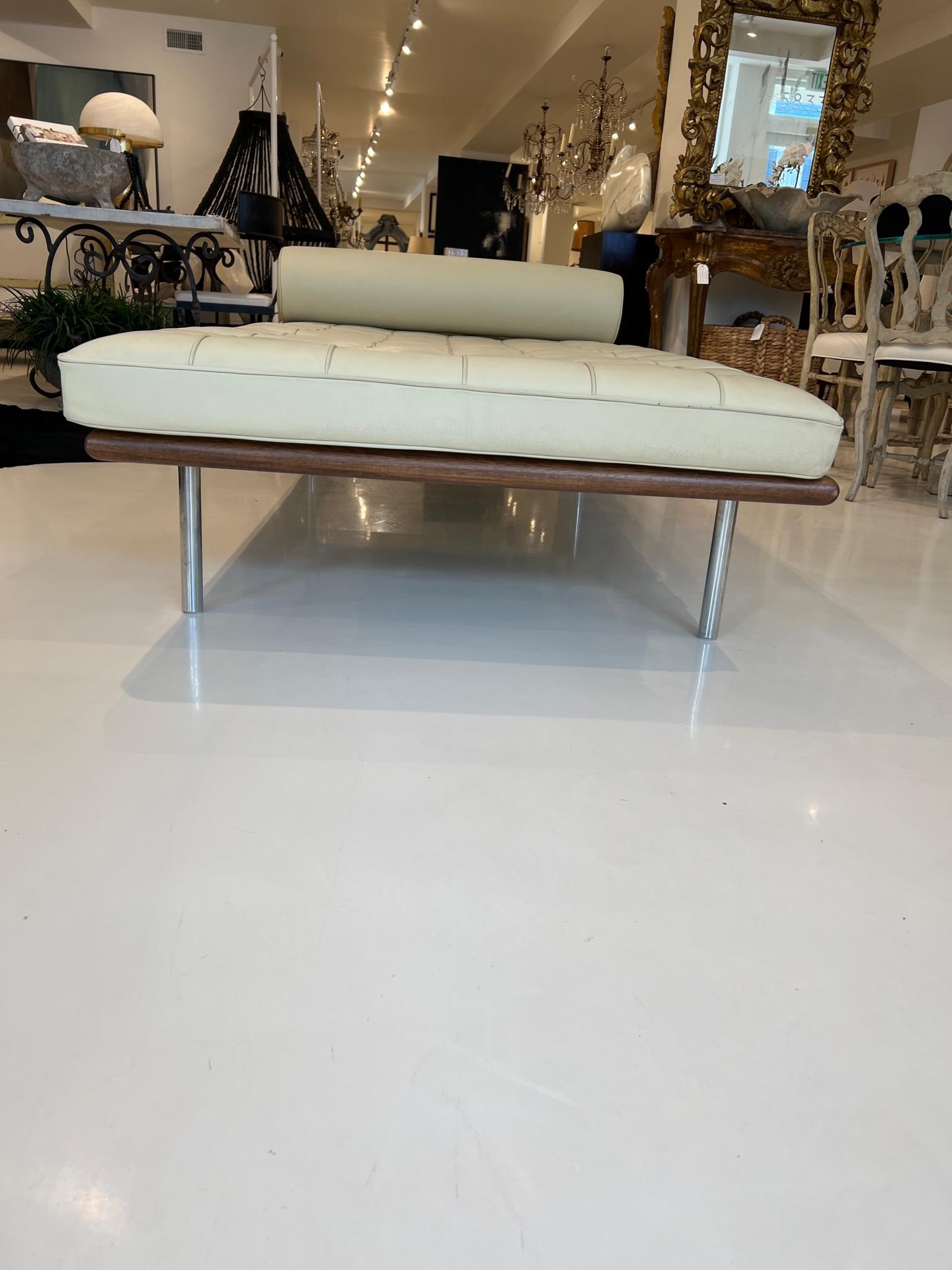 20th Century Barcelona Couch - Mies van der Rohe for Knoll style For Sale