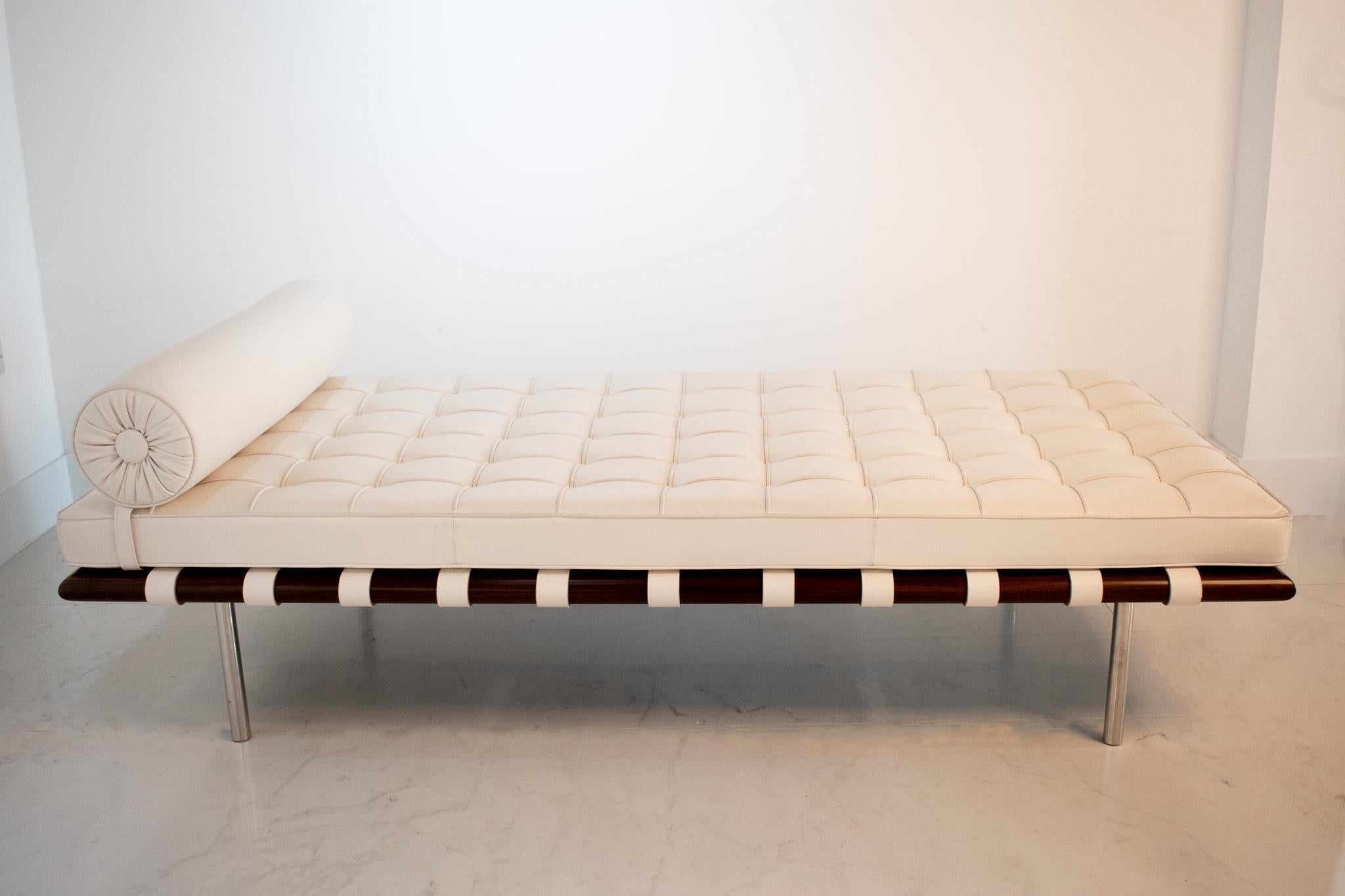 A stunning example this Barcelona Day Bed by Mies van der Rohe for Knoll Studio is upholstered in Cream Leather set on chrome legs. 

This is a recent example manufactured in circa 2000s - in excellent condition.

Knoll studio stamp can be found on