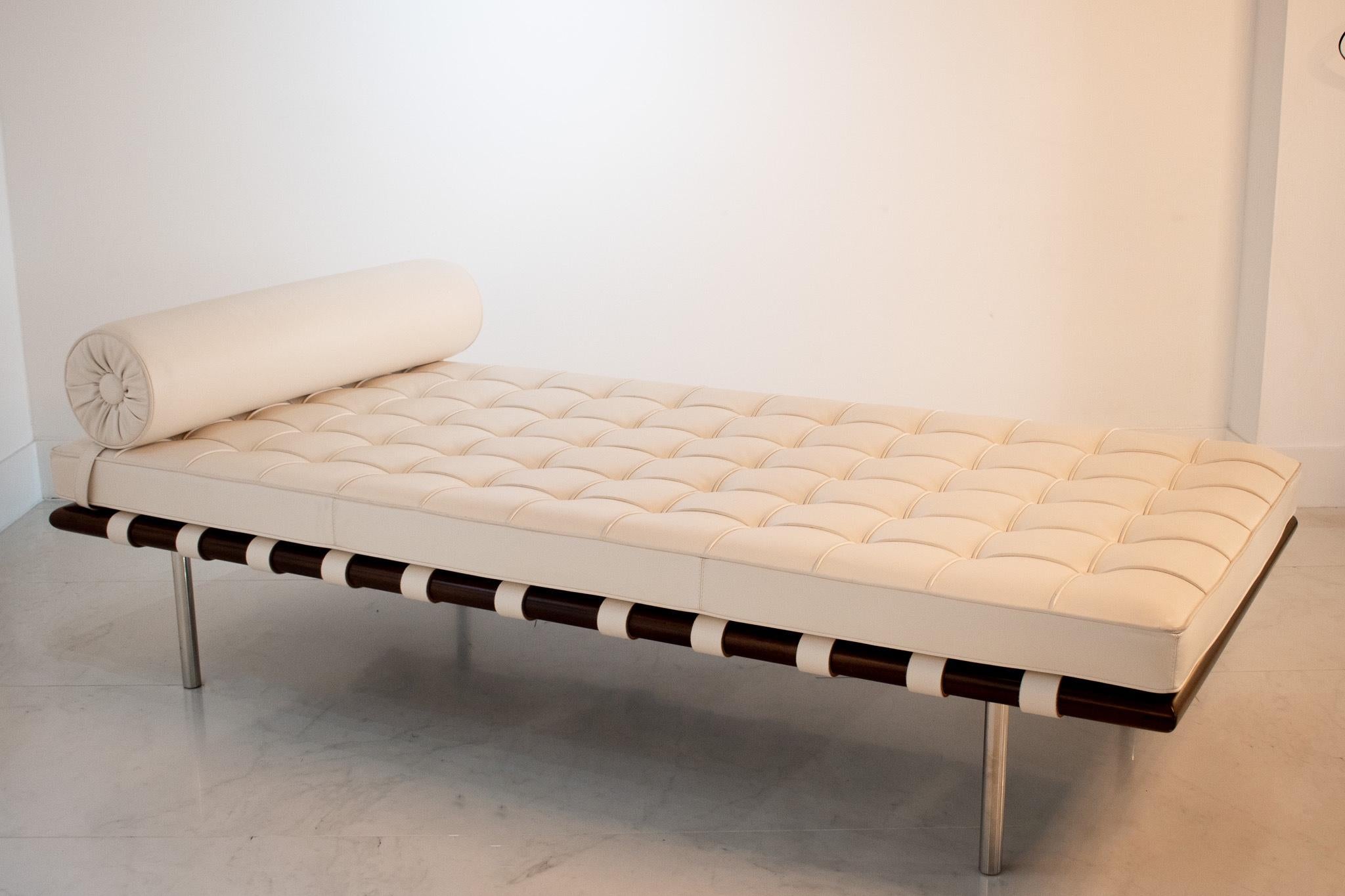 Italian Barcelona Day Bed by Mies van der Rohe for Knoll Studio Cream Leather