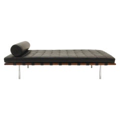 Barcelona Daybed:: Schwarzes Leder:: Chrom:: Walnuss:: Ausgezeichneter Zustand