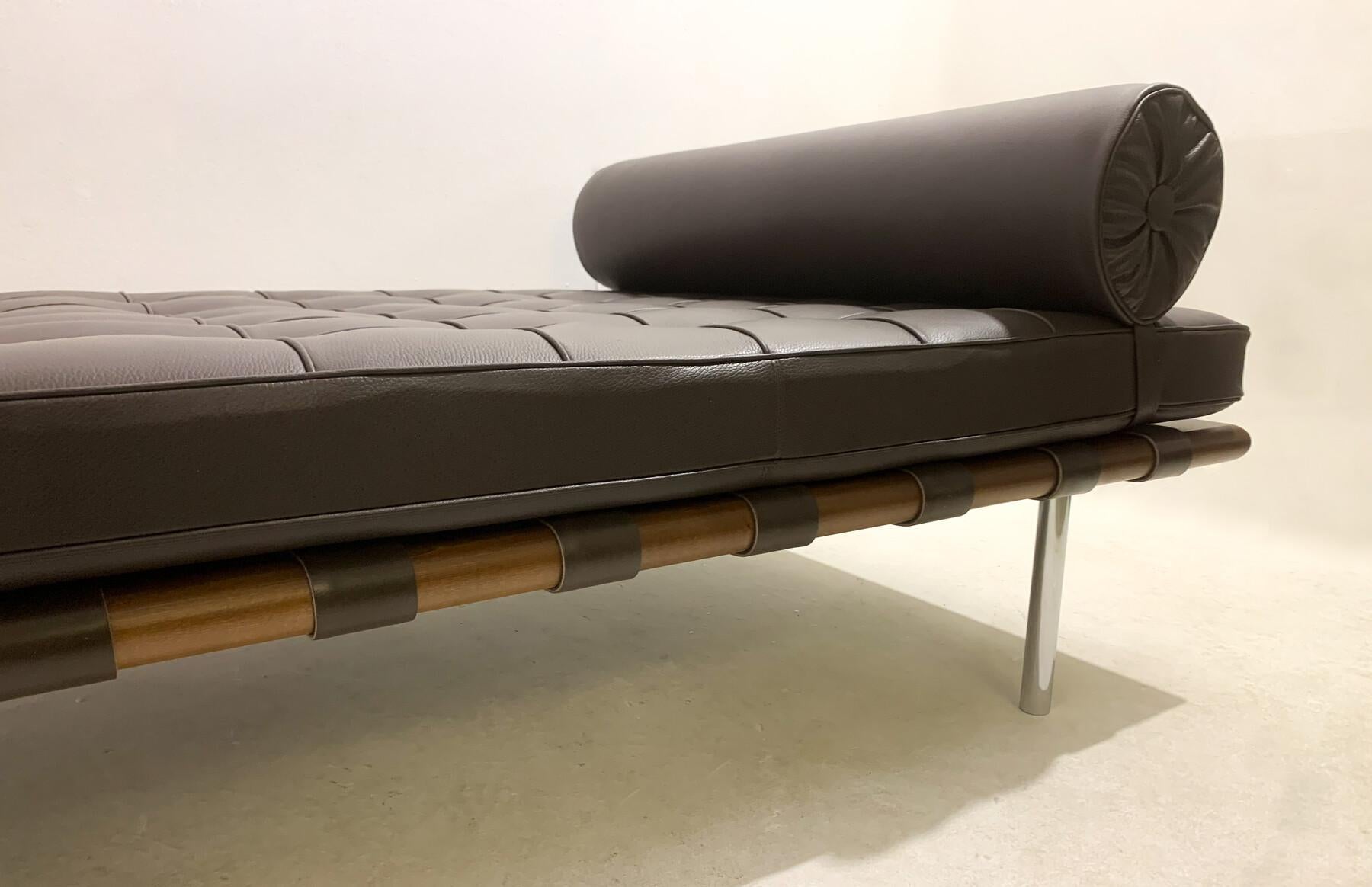 Late 20th Century Barcelona Daybed by Ludwig Mies van der Rohe for Knoll, Black Leather, 1990s