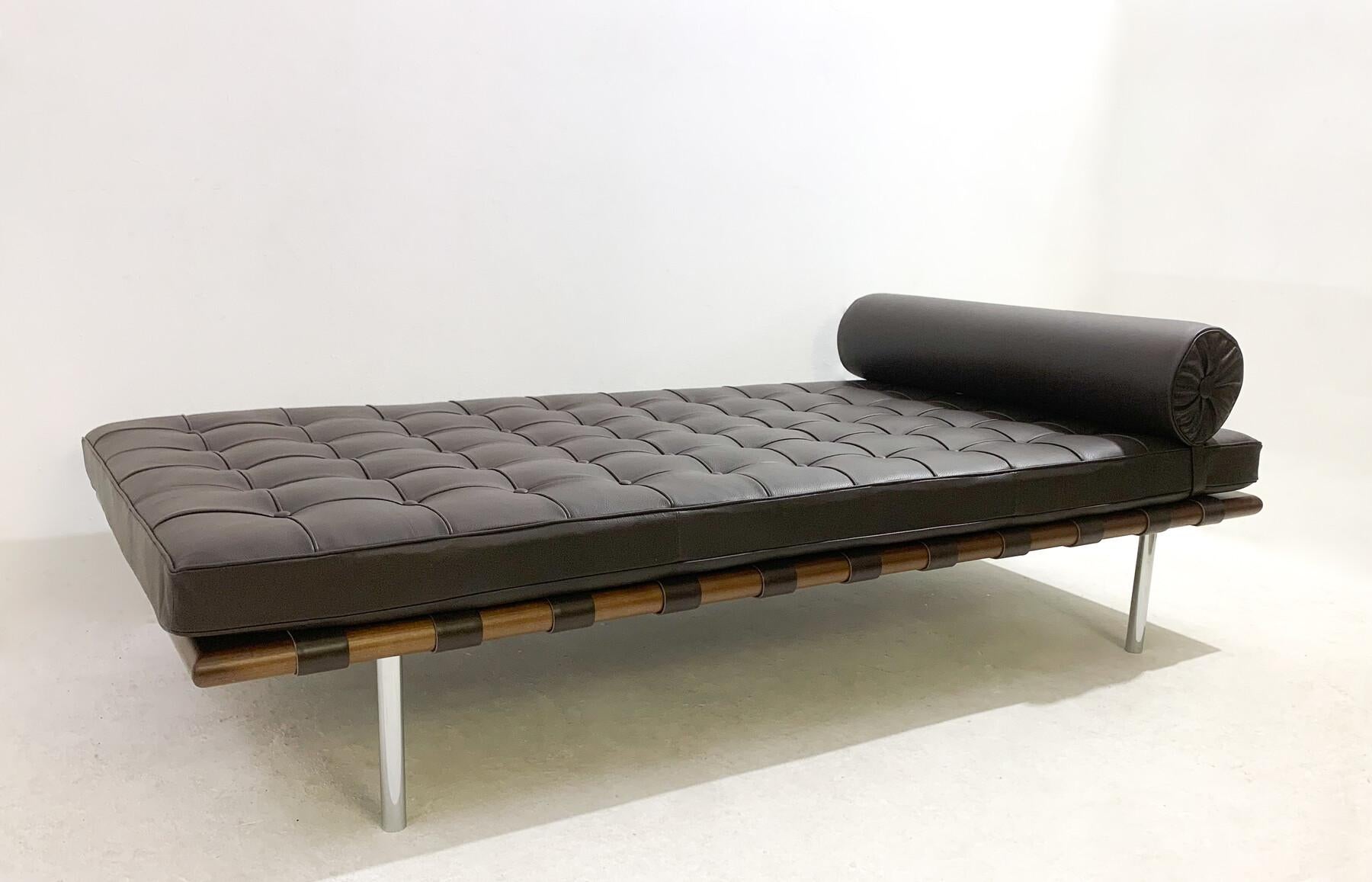Barcelona Daybed by Ludwig Mies van der Rohe for Knoll, Black Leather, 1990s 3