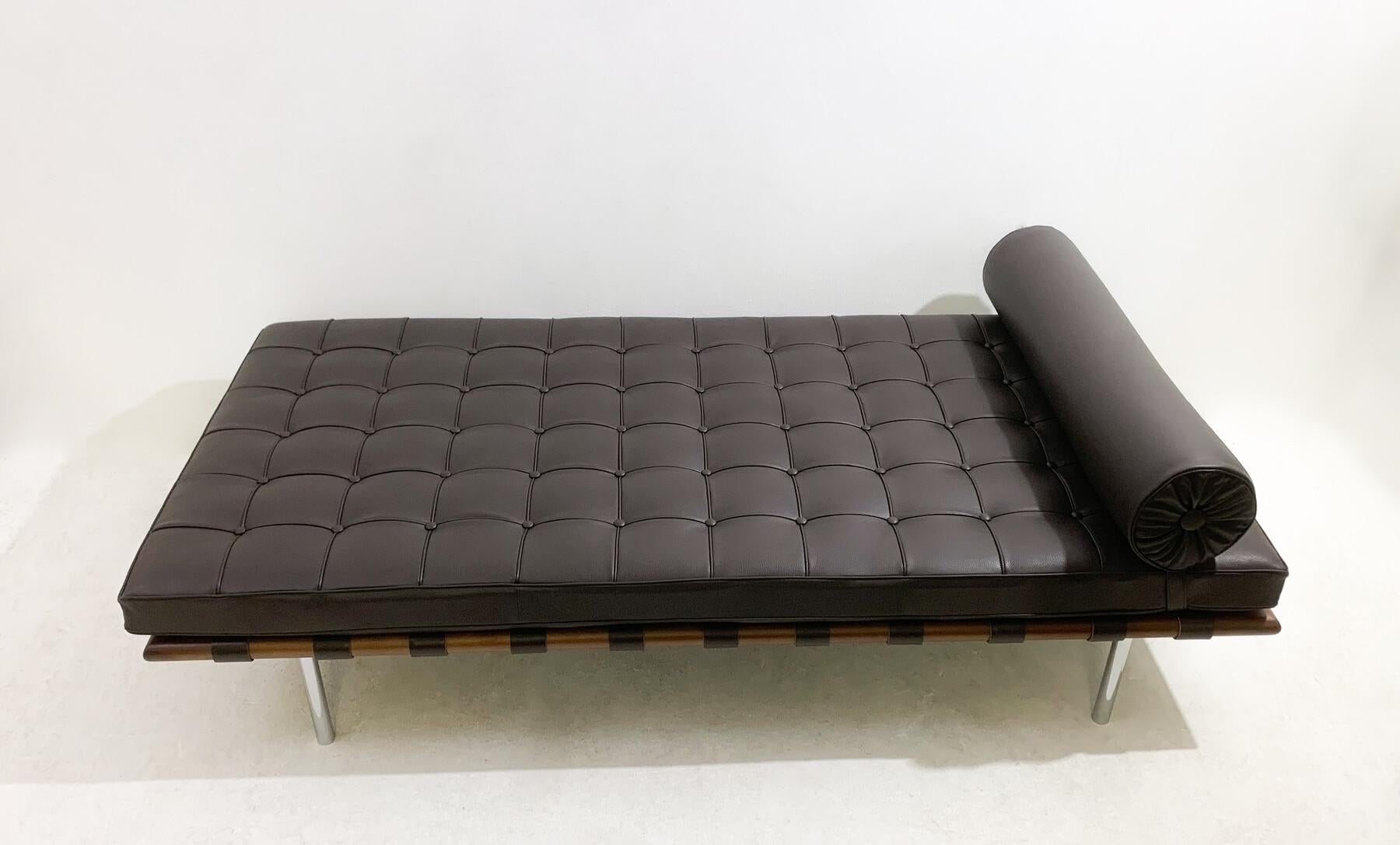 Barcelona Daybed by Ludwig Mies van der Rohe for Knoll, Black Leather, 1990s 4