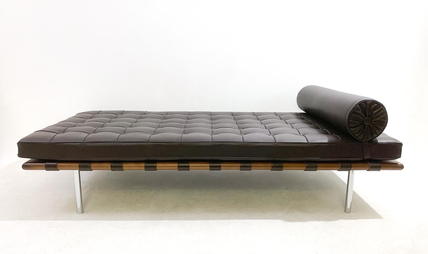 Barcelona Daybed by Ludwig Mies van der Rohe for Knoll, Black Leather, 1990s 5